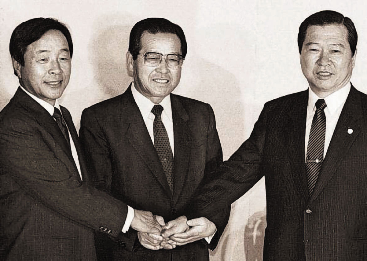 被稱為「三金」金鍾泌（中）、金大中（右）、金泳三（左），對韓國的現代化和民主化皆有重大貢獻。（翻攝北韓DB）