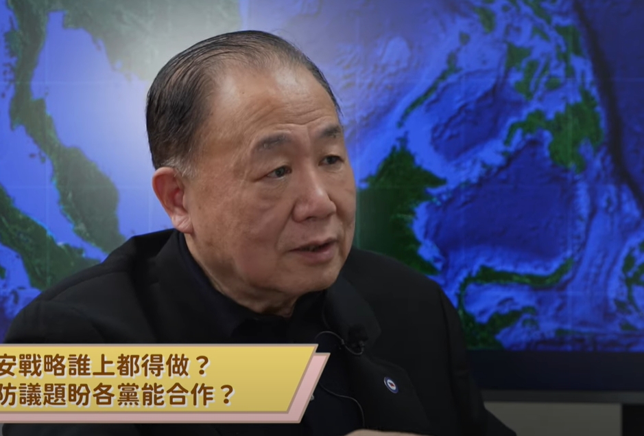 有「國艦國造舵手」之稱的國民黨不分區立委候選人陳永康，接受專訪討論國防議題。（翻攝自范琪斐的美國時間 YT頻道）