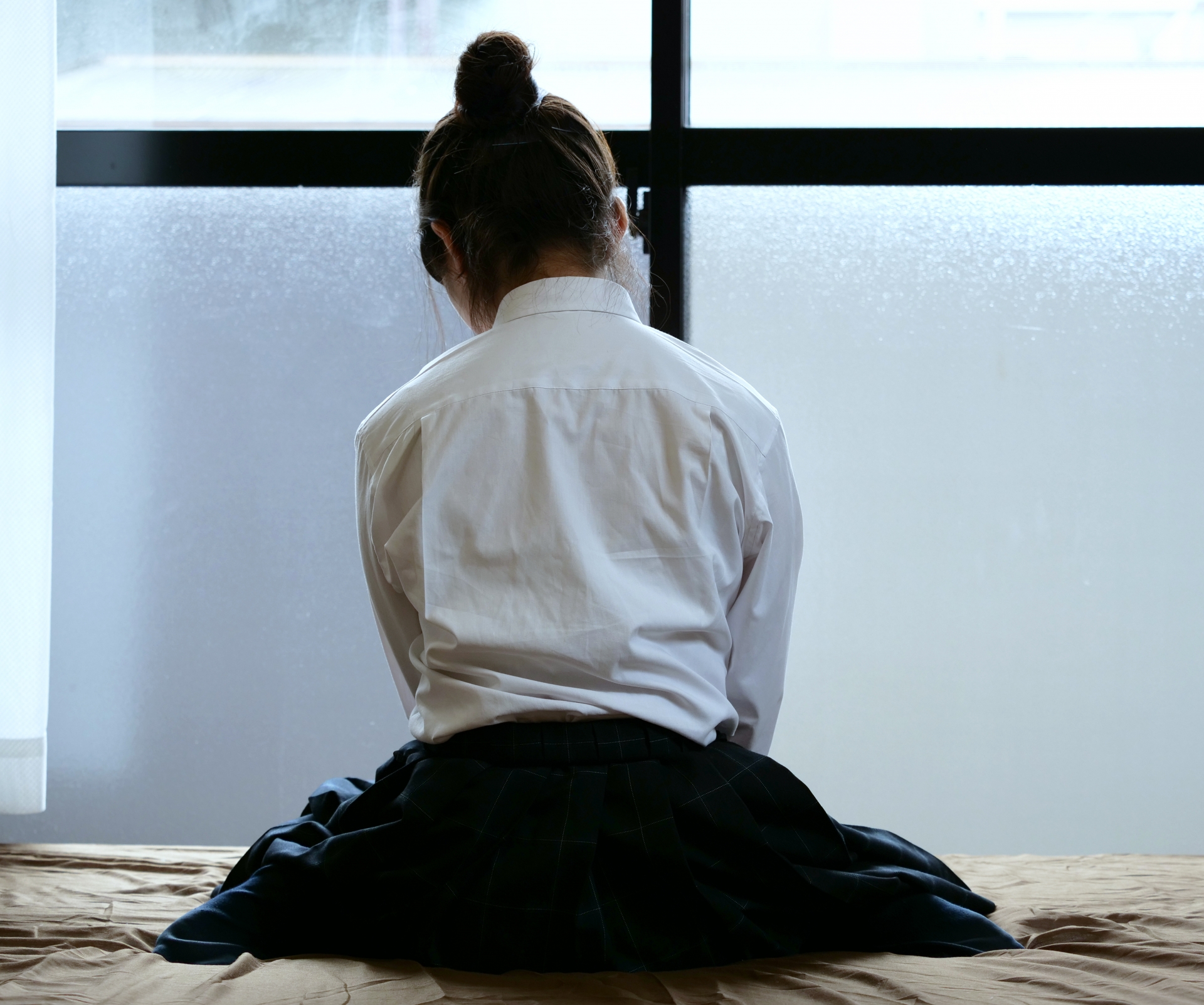 一名中年男子在網路搭訕未成年女網友，最後將她帶回住處偷嘗禁果。（示意圖，photoAC）