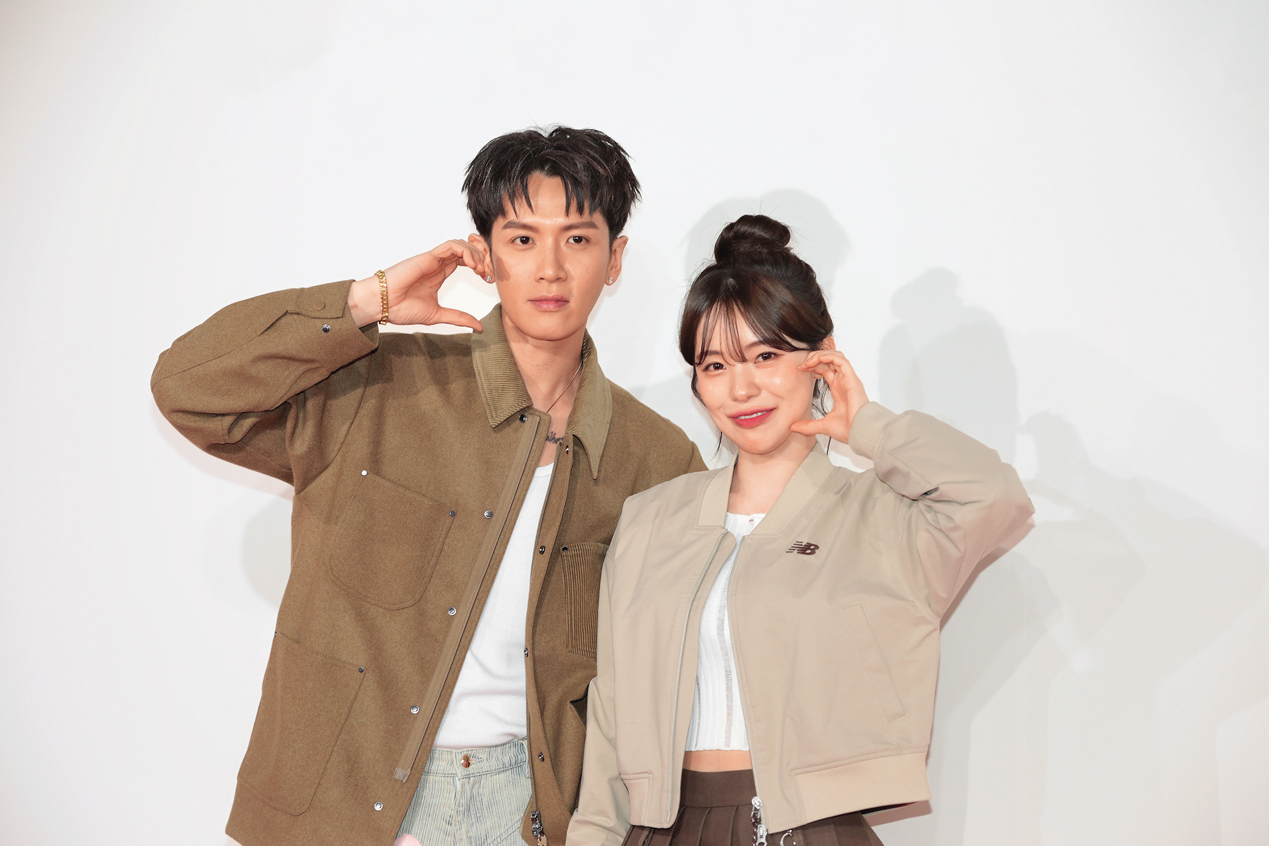 在台人氣高漲，李多慧（右）除了代言多，也經常受邀出席活動。左為柯震東。