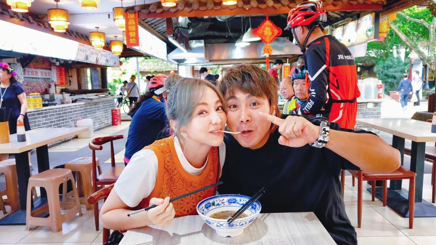 王仁甫和季芹近日到成都旅遊。（翻攝王仁甫和季芹之永遠的芹仁臉書）