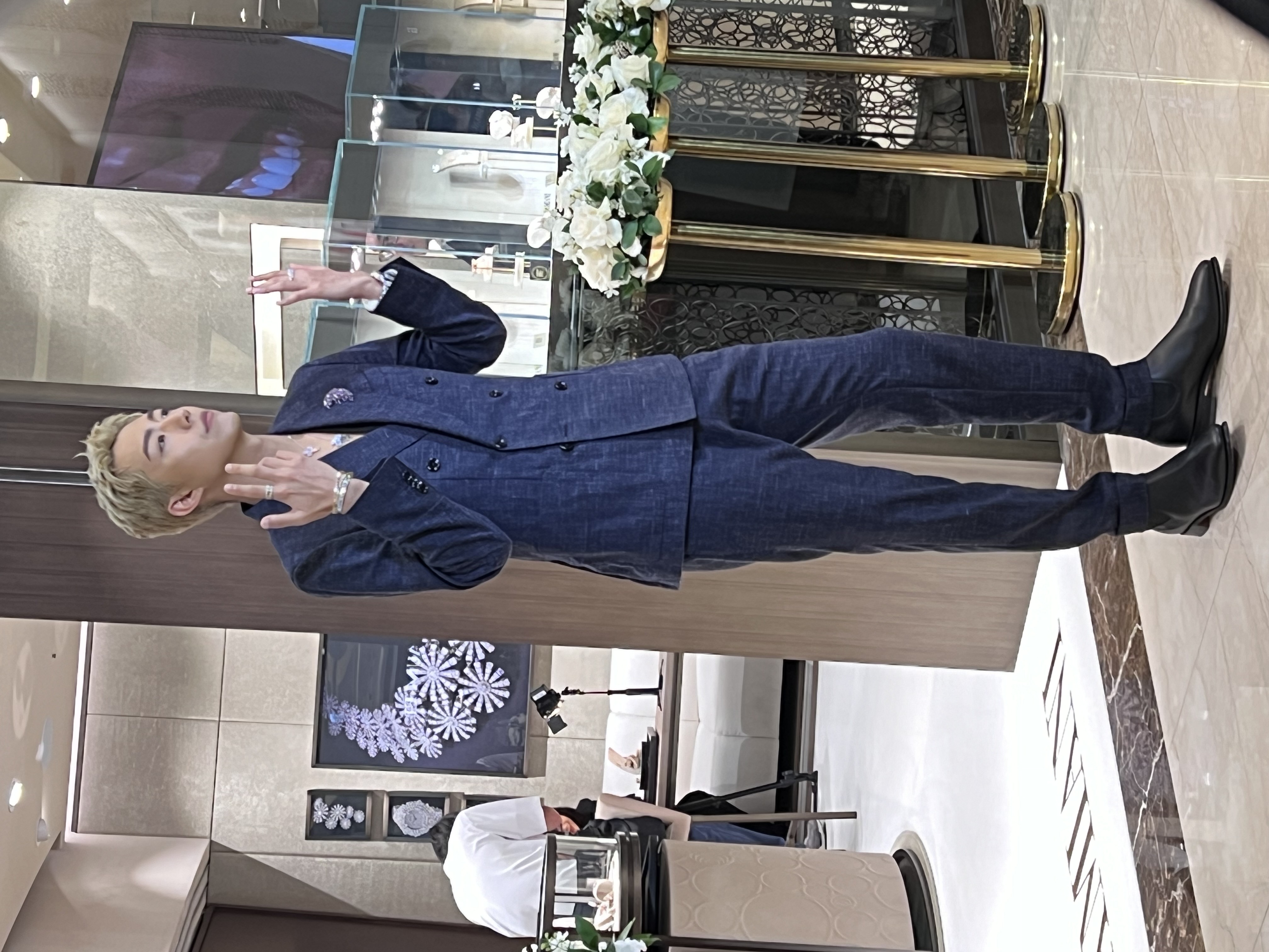 蔡凡熙在珠寶活動的pose很有娛樂感。