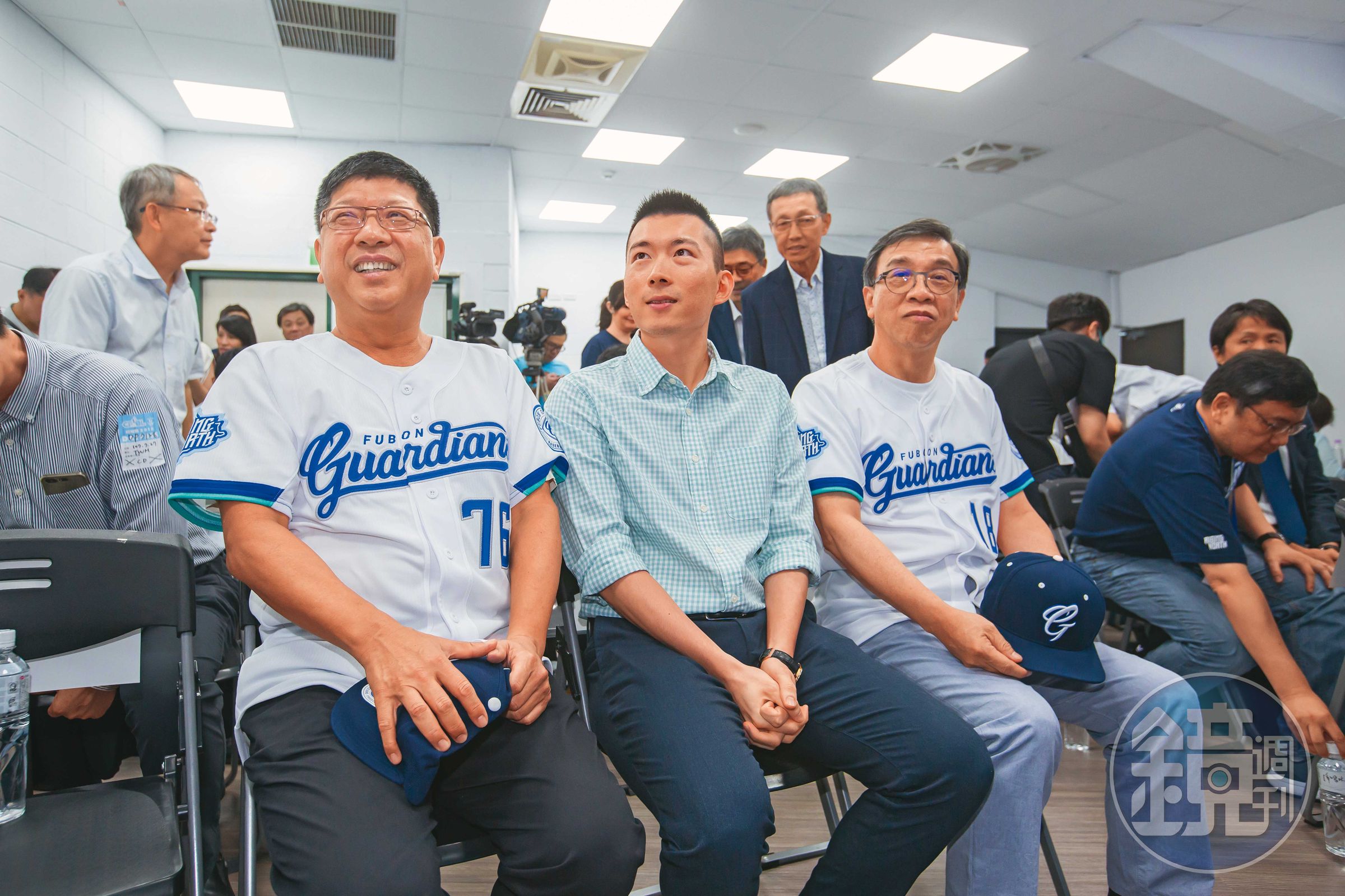 CBIT理事長王鴻紳過往曾在凱擘以及台灣大哥大服務，與蔡家關係良好。