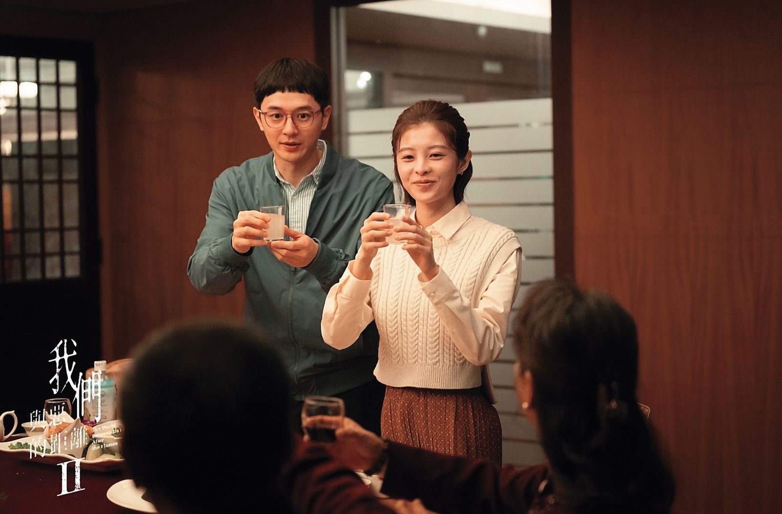 張軒睿（左）在《我們與惡的距離II》裡和詹子萱（右）演一對倍受長輩壓力的情侶