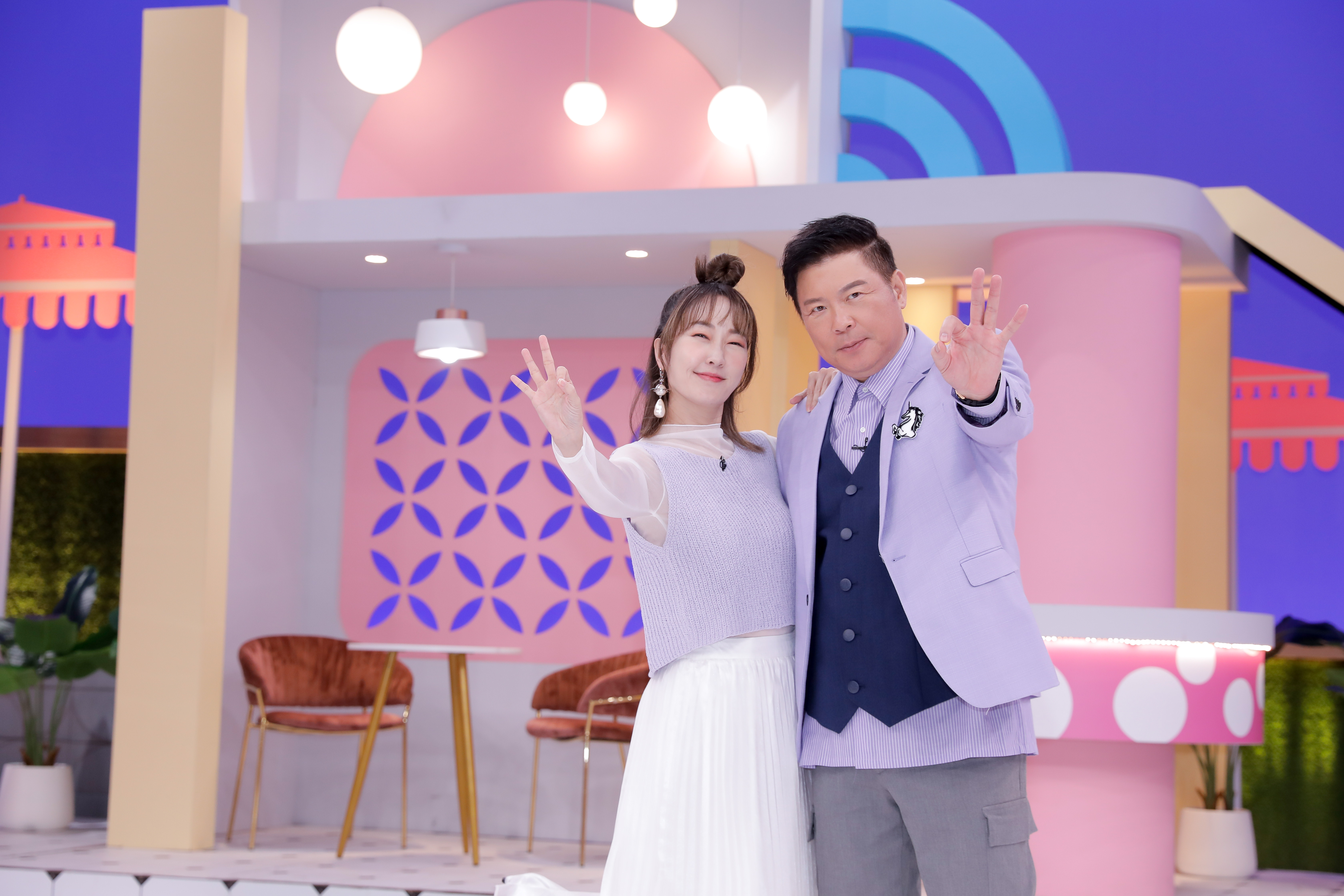 曾國城、巴鈺轉戰緯來主持《女王大人》入圍金鐘綜藝節目主持人獎。