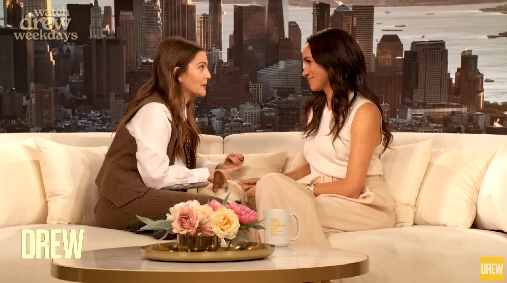梅根上《茱兒芭莉摩秀》宣傳自己的新節目。（翻攝The Drew Barrymore Show）