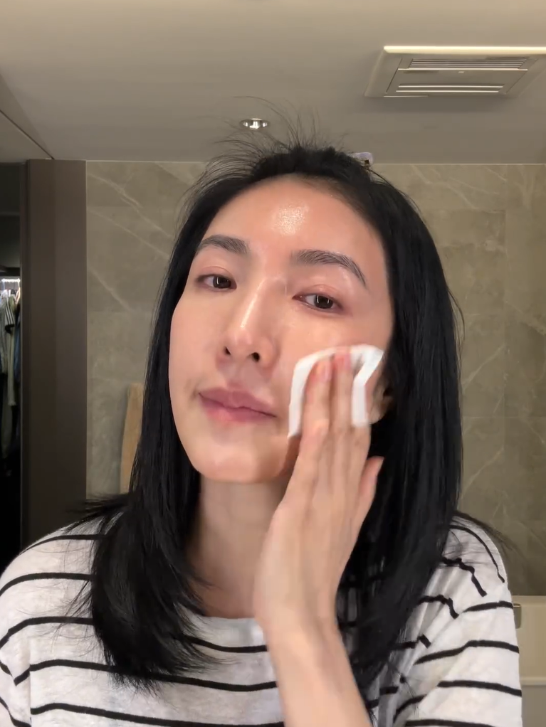 楊謹華拍卸妝影片，相當生動。（翻攝楊謹華IG）
