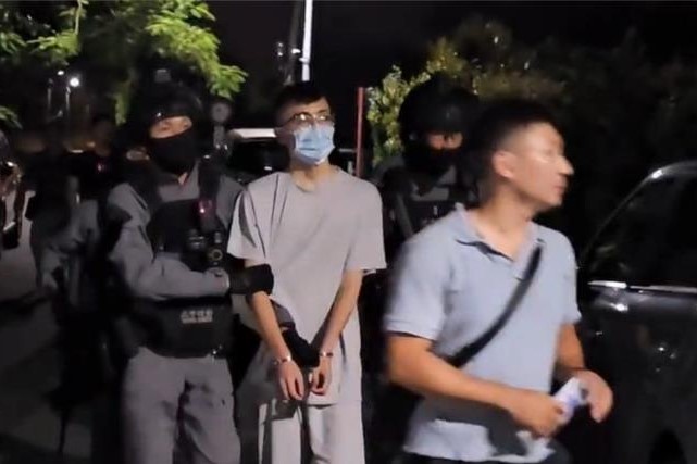 22歲劉姓男子涉嫌殺害27歲女公關後，31日凌晨於宜蘭落網。（翻攝畫面）