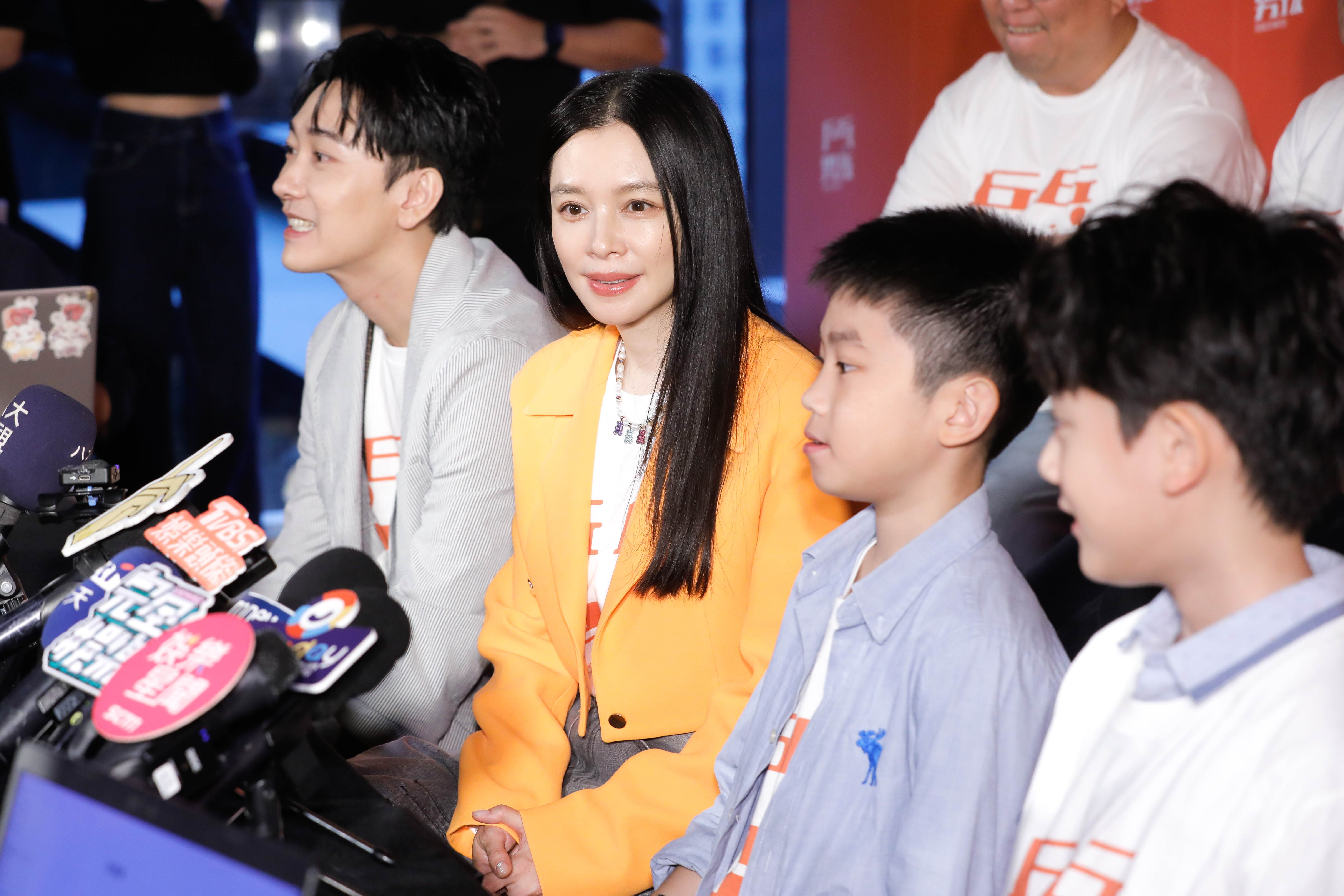 徐若瑄表示自己的行程與工作安排都以小孩為主，有時也會發生工作與兒子的活動撞期，因而放棄工作的狀況。