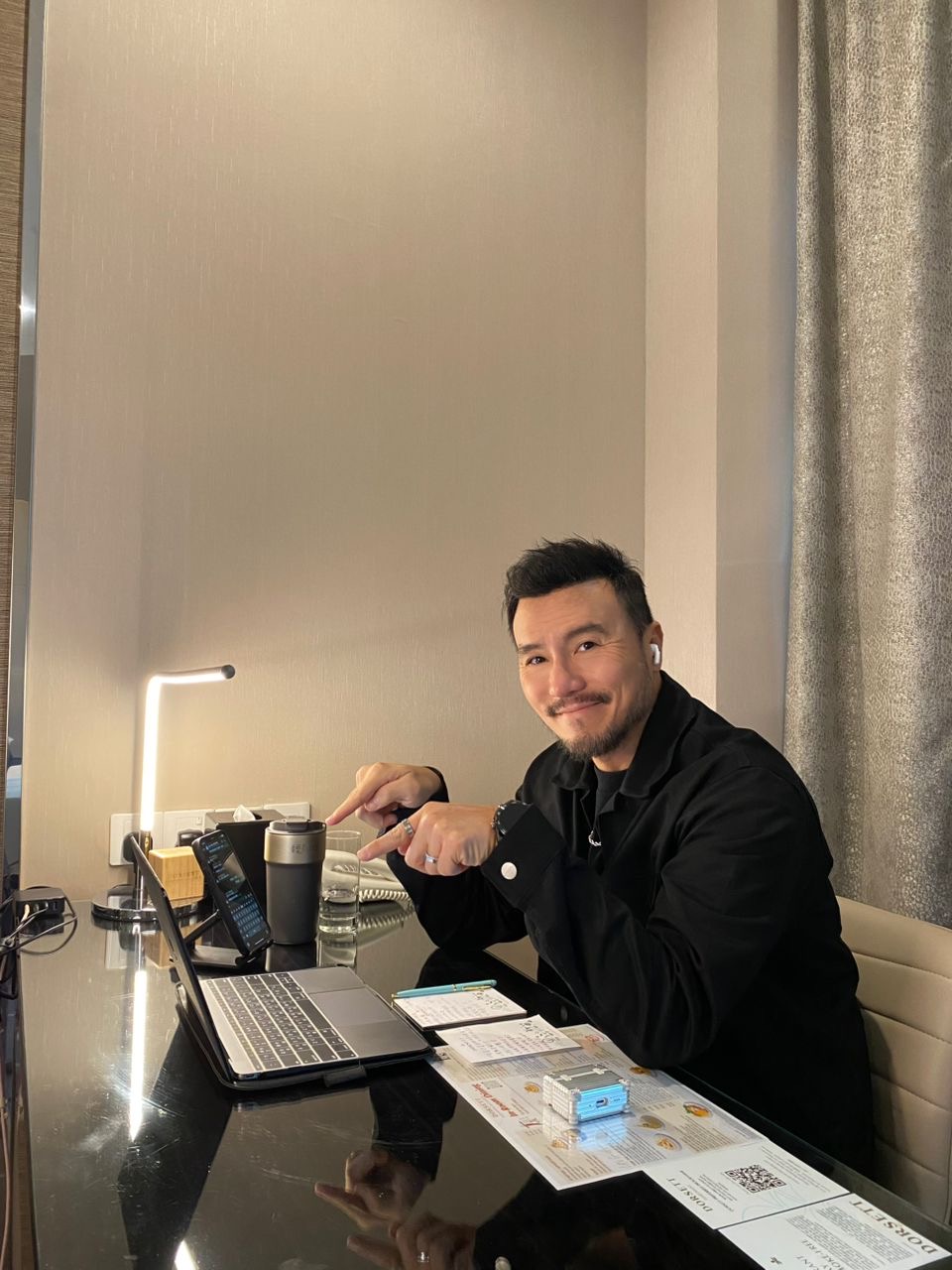 李銘忠笑稱擔任評審是考驗自己過動症的機會。（76號原子提供）