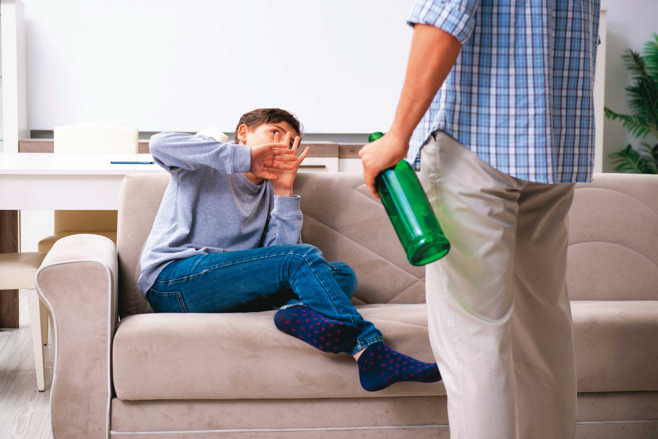 不是被打才算家暴，依法只要是言語、精神暴力都屬家暴類型的一種。示意畫面，圖非當事人。（東方IC）