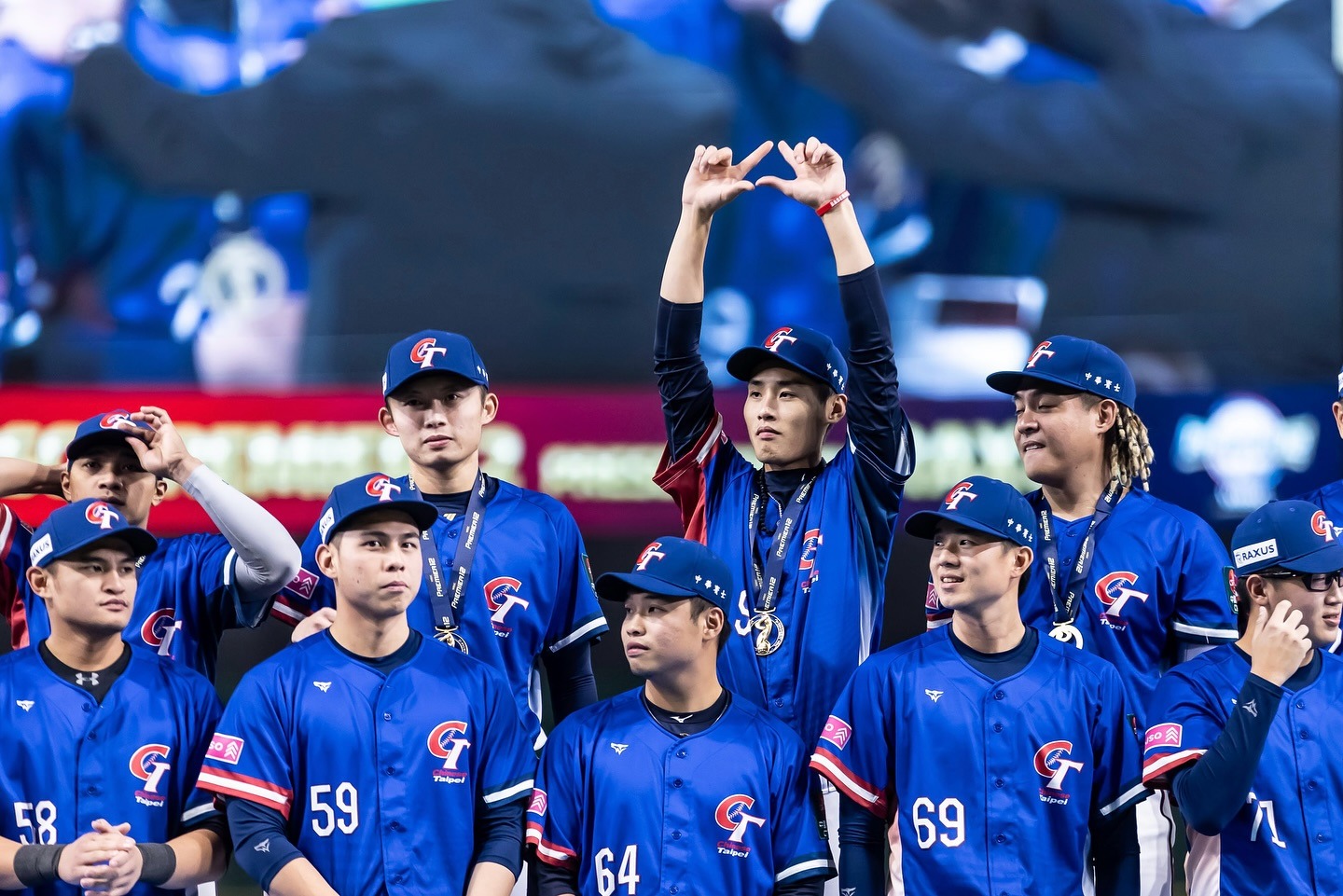 世界棒球12強賽，台灣昨（24日）晚以4比0完封日本，奪下首座冠軍，寫下台灣棒球新頁。（翻攝自中華民國棒球協會粉絲團臉書）