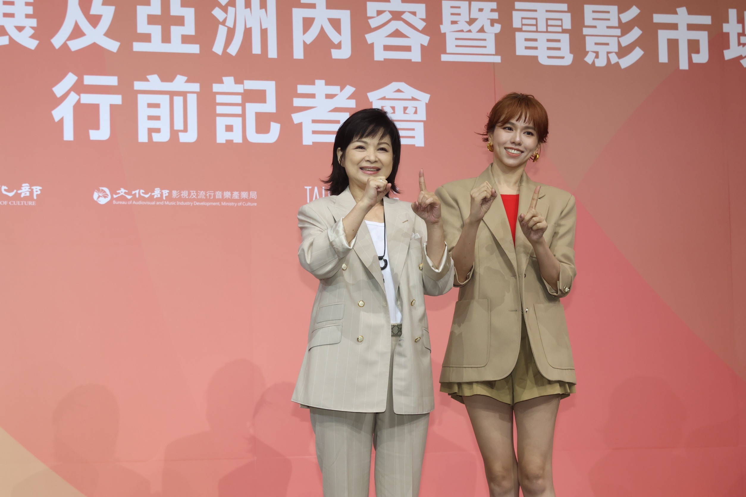 夏于喬與楊貴媚主演的電影《小雁與吳愛麗》獲本屆入選釜山影展「智奭競賽單元」，雙雙出席釜山影展行前記者會。