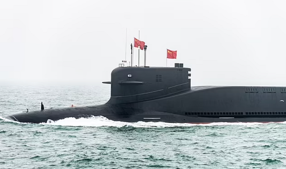 英媒爆中共核潛艦真的出事！55官兵恐罹難，誤觸自家陷阱失事。（翻自《每日郵報》）