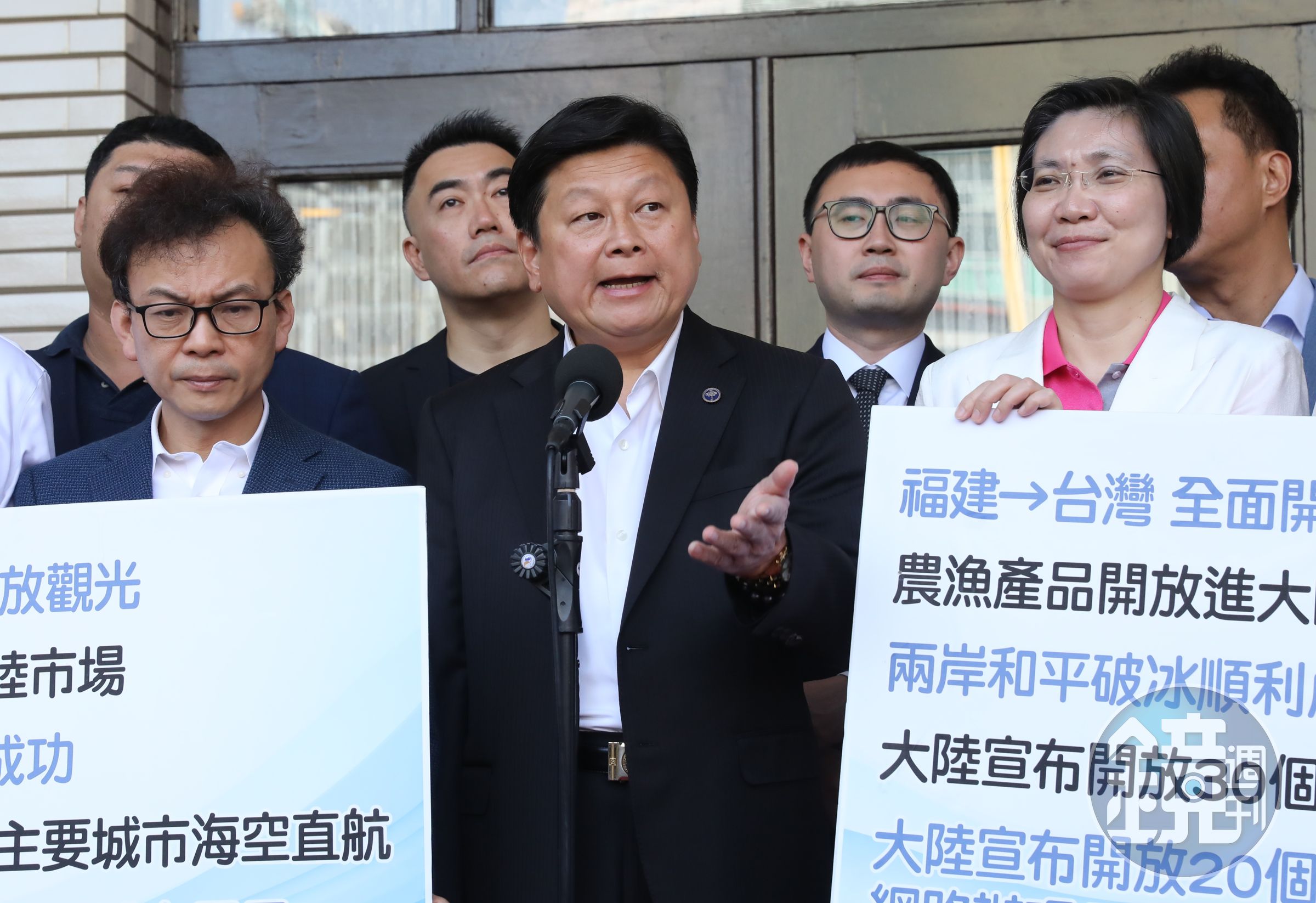 民進黨中國部指出,傅崐萁(圖)不顧花蓮地震、立院開會,執意率團訪中,不斷應和中共「兩岸一家人」。
