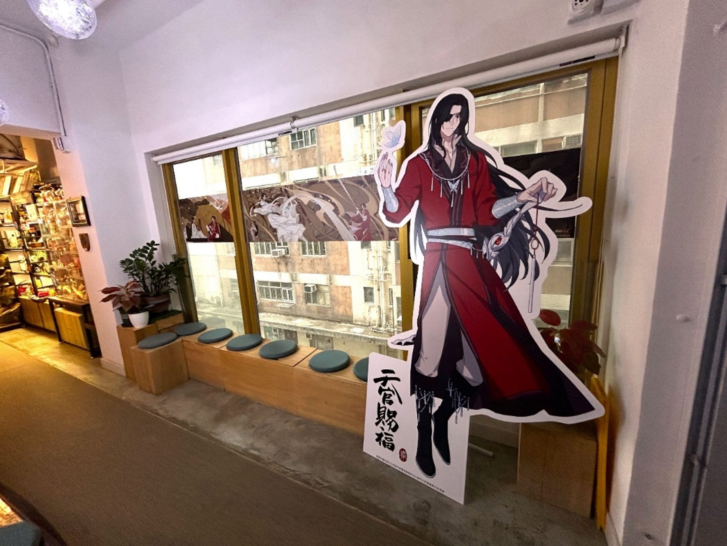 「Ani-Mi動漫迷與香港餐廳推出BL動畫《天官賜福》主題，可以和花城、謝憐的角色合照。（羚邦集團提供）