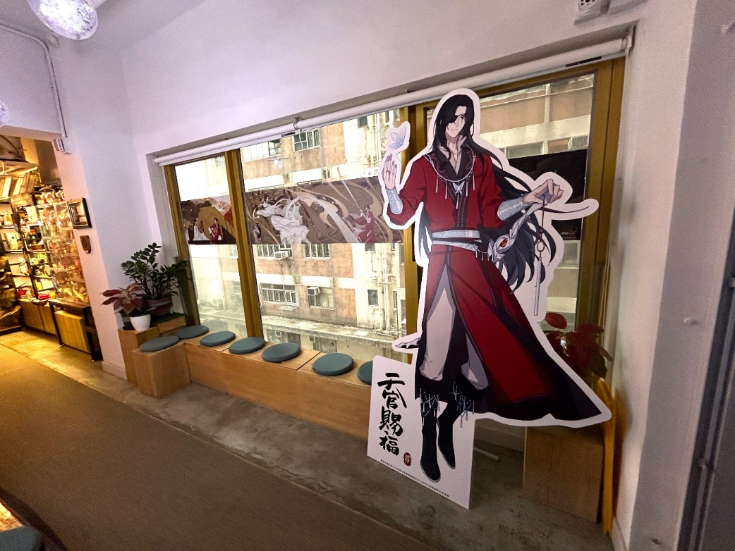 「Ani-Mi動漫迷與香港餐廳推出BL動畫《天官賜福》主題，可以和花城、謝憐的角色合照。（羚邦集團提供）
