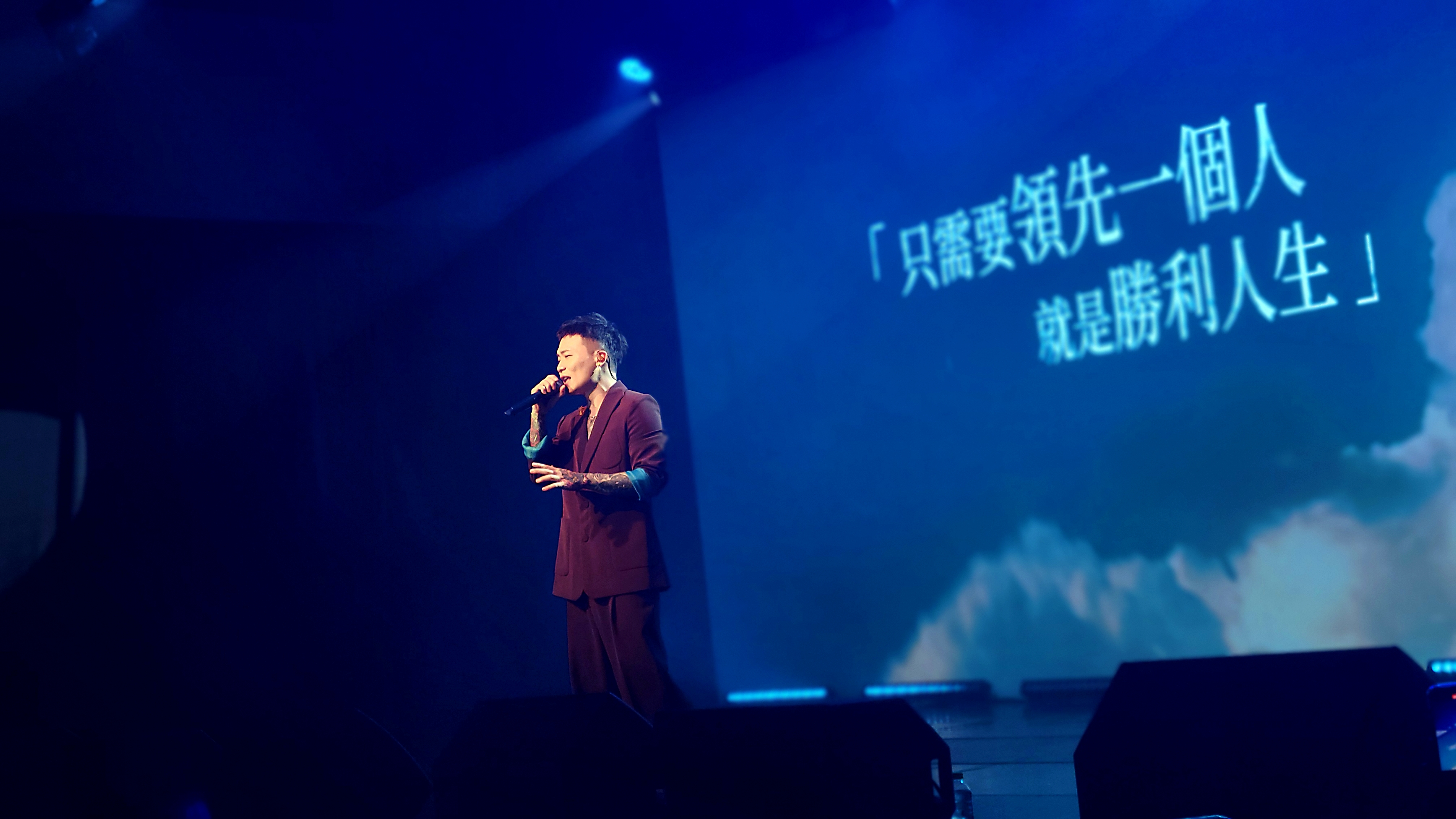 蕭秉治《完人》專輯橫掃8個排行榜冠軍，他也為粉絲們演唱新歌。