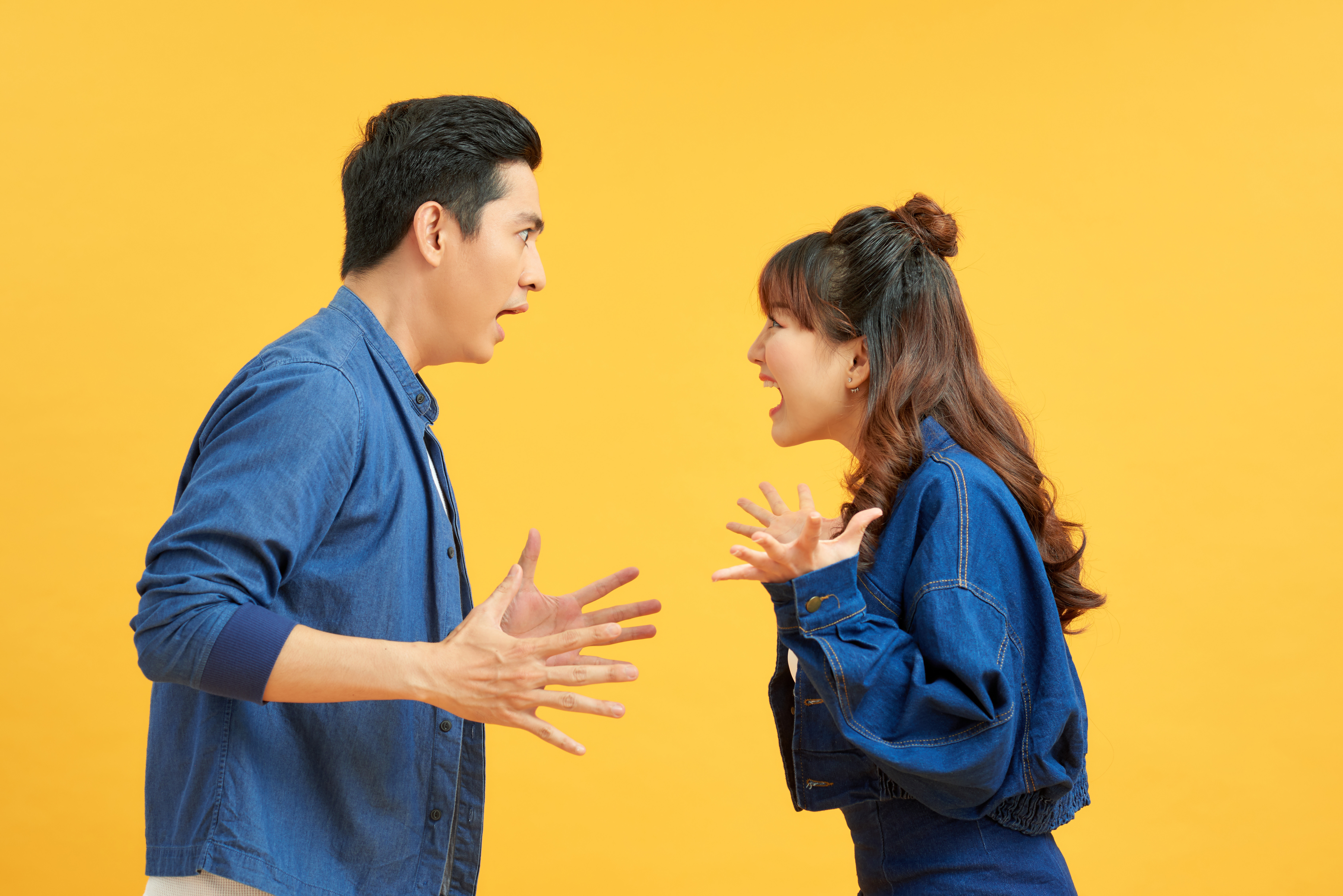 女友收到男友送的鑽石戒指卻大動肝火！到底是什麼踩到她的地雷？