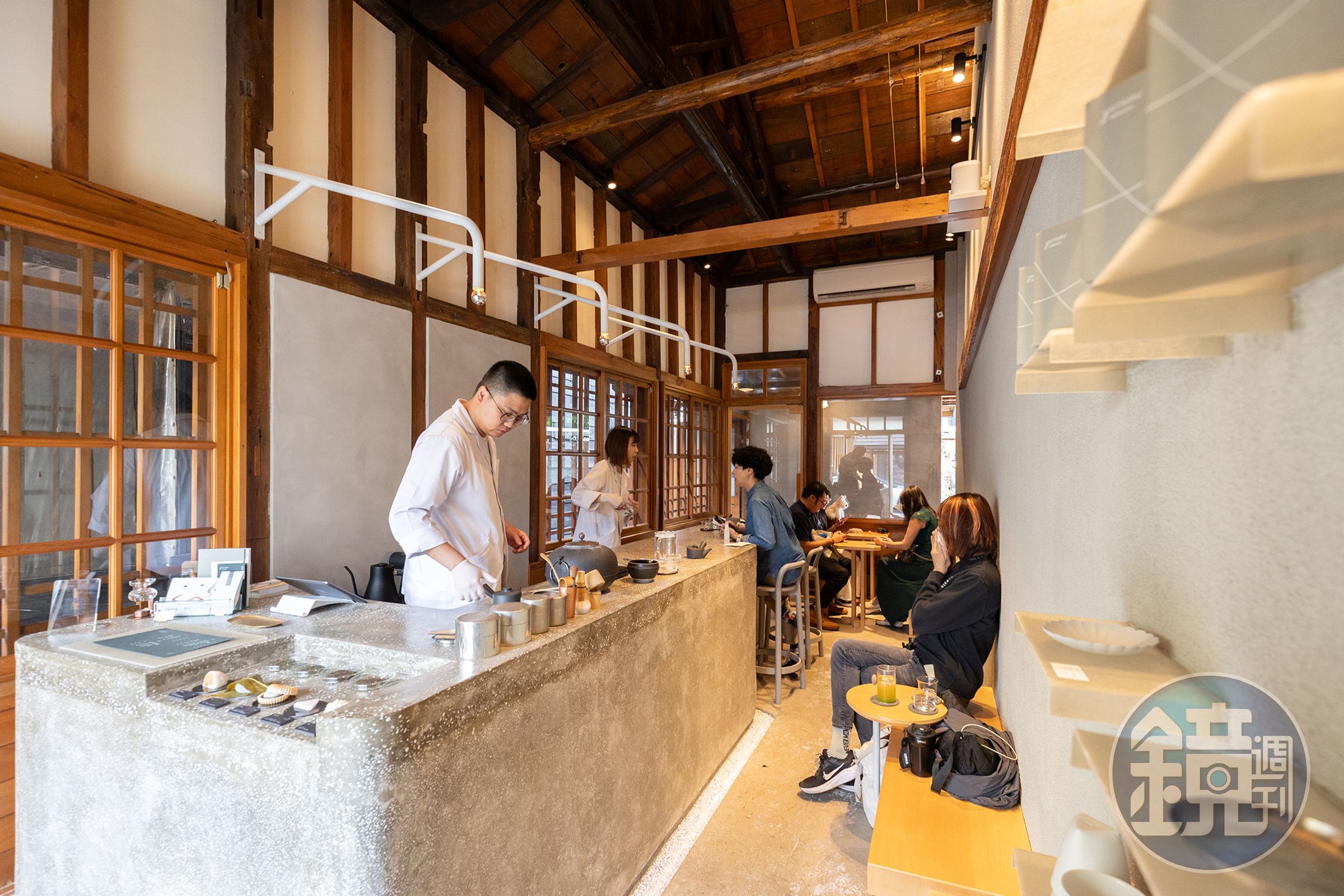 YUTUZU店內空間是狹長型，最多僅能容納8位客人。