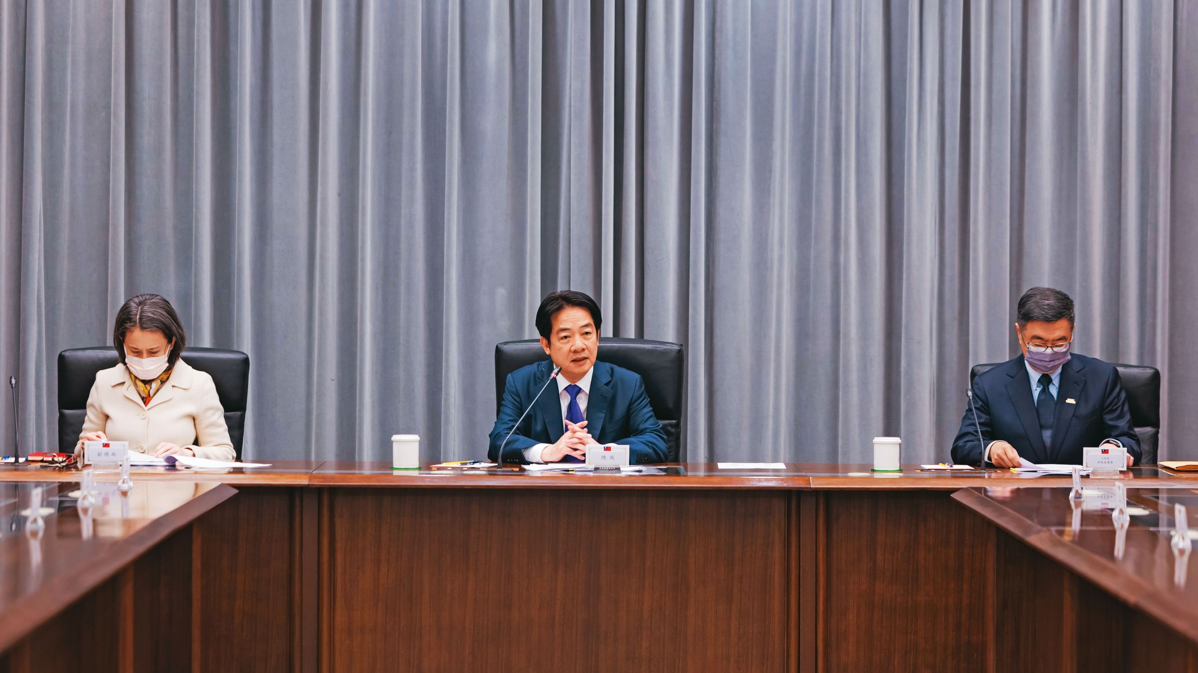 總統賴清德(中)召開國安會議,未來將擴大美國投資。(總統府Flickr)