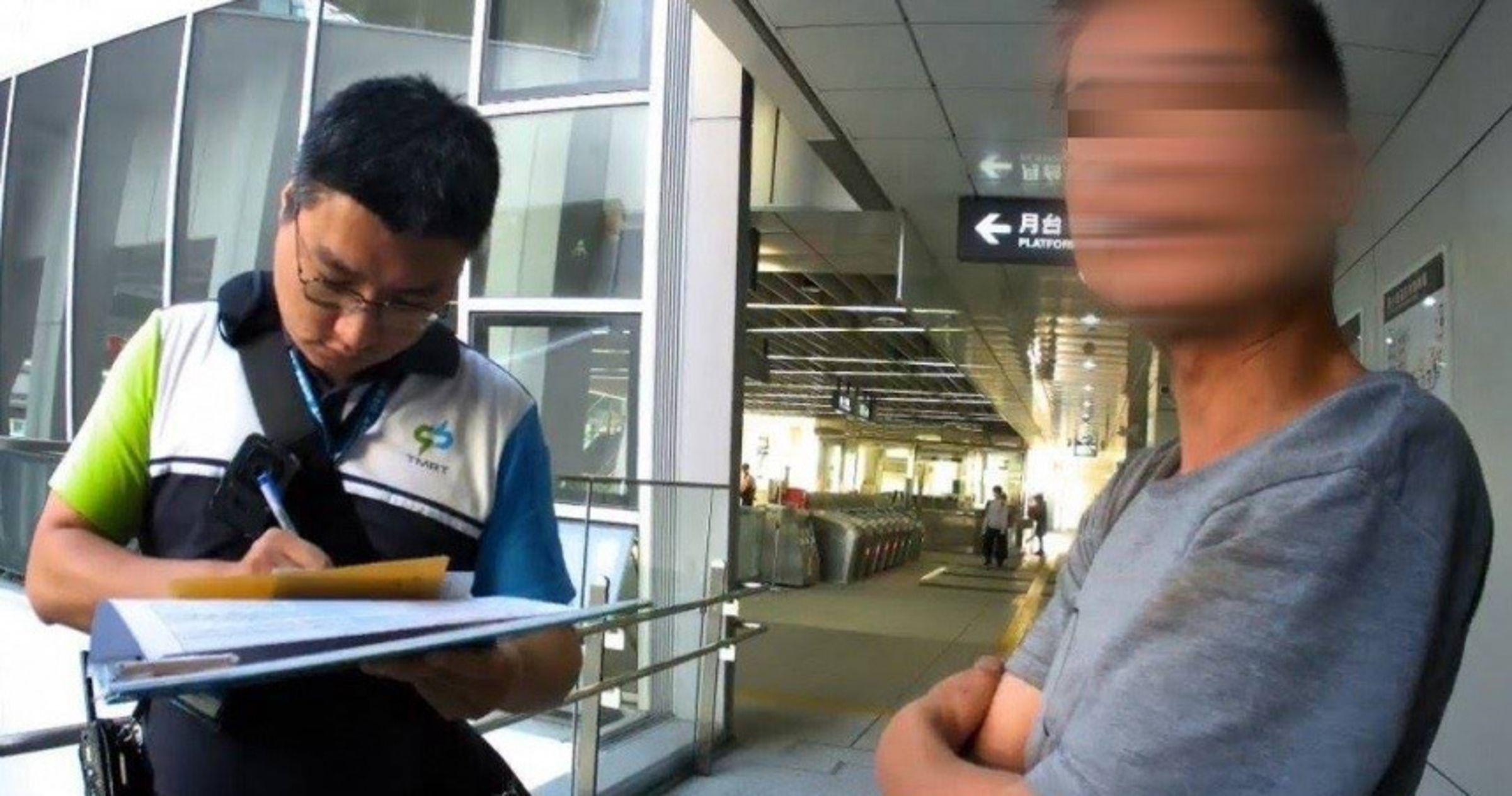 11天後,捷運警察昨日在文心中清站攔下涉事的范姓男子。(翻攝畫面)