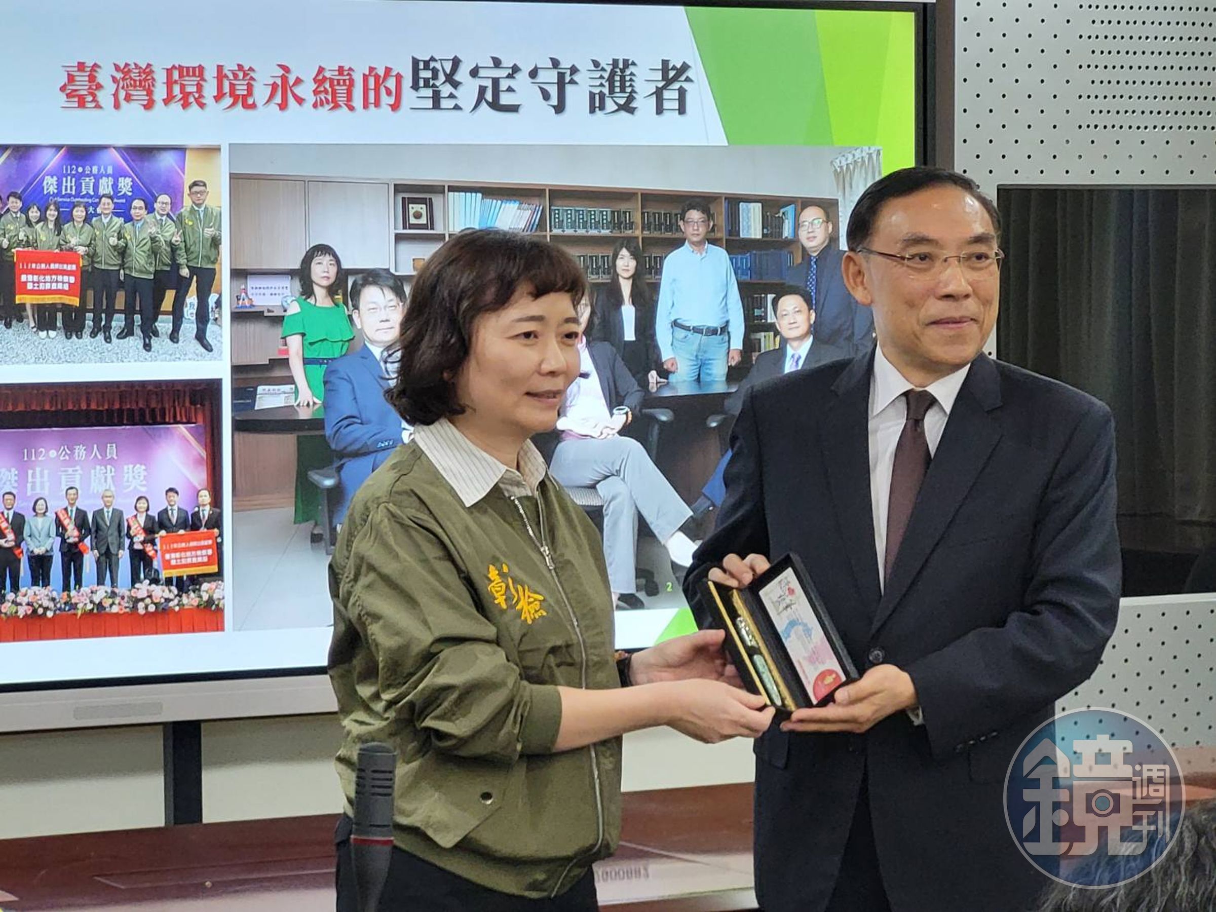 彰化地檢署國土犯罪查緝組榮獲「112年公務人員傑出貢獻獎」殊榮，法務部長蔡清祥今（21日）也邀請彰檢檢察長張曉雯率領團隊北上分享辦案經驗，希望全國各地檢署也要起而效尤。