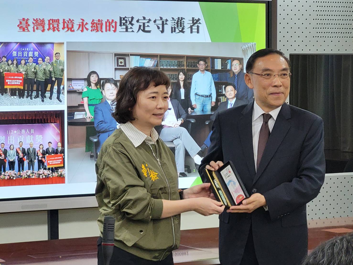 彰化地檢署國土犯罪查緝組榮獲「112年公務人員傑出貢獻獎」殊榮，法務部長蔡清祥今（21日）也邀請彰檢檢察長張曉雯率領團隊北上分享辦案經驗，希望全國各地檢署也要起而效尤。
