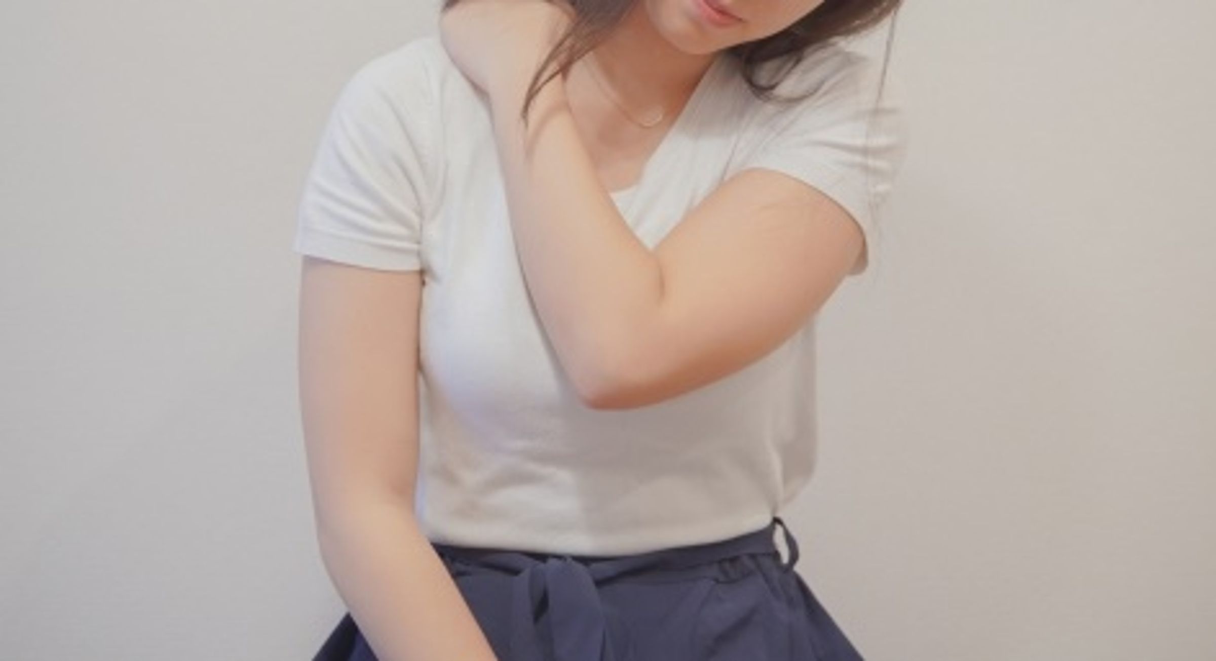 一名男網友透露自己身材高大，經常無意間看到女性朋友的「點點」，想提醒怕被當噁男。（示意圖，翻攝自Pexels）