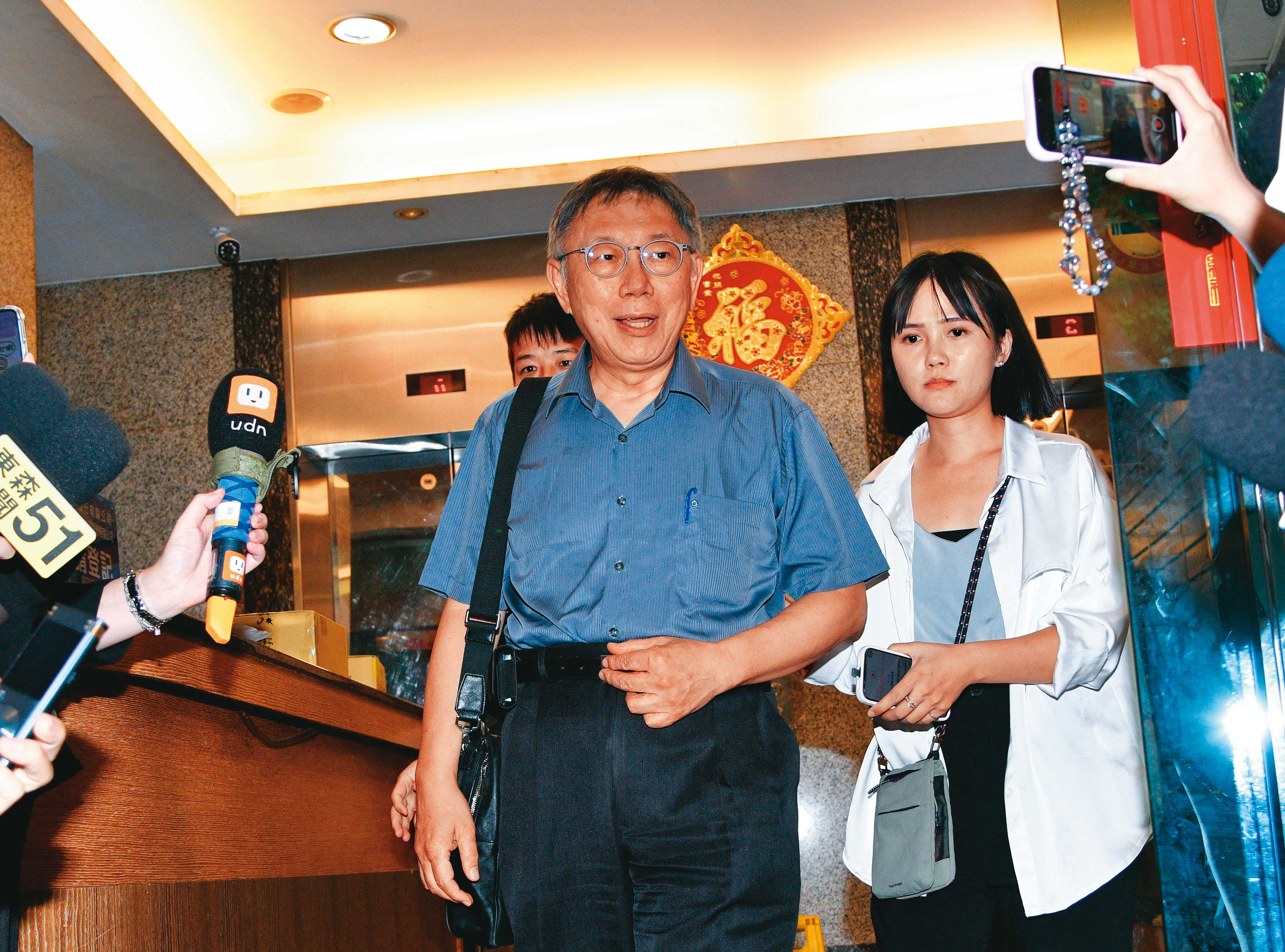 民眾黨黨主席柯文哲早知政治獻金申報出問題，因為監察院在今年4月間查出帳目兜不攏退件，風暴一發不可收拾。