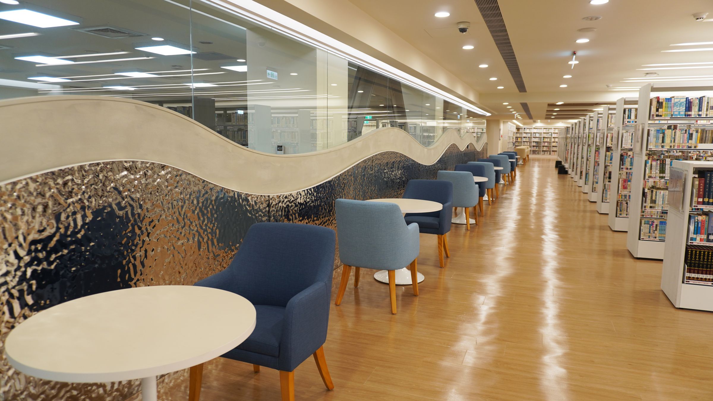 試營運期間每週四至週日開放，搭配新書上架及借書抽獎活動，邀請市民一起走進書香新殿堂。