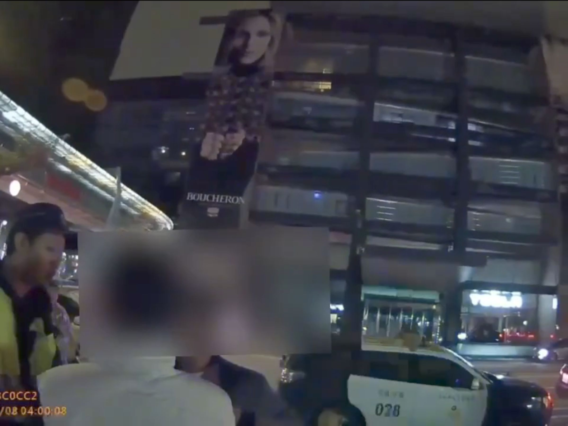 王男與陳男當街互嗆爆粗口,警方到場勸阻。(翻攝畫面)