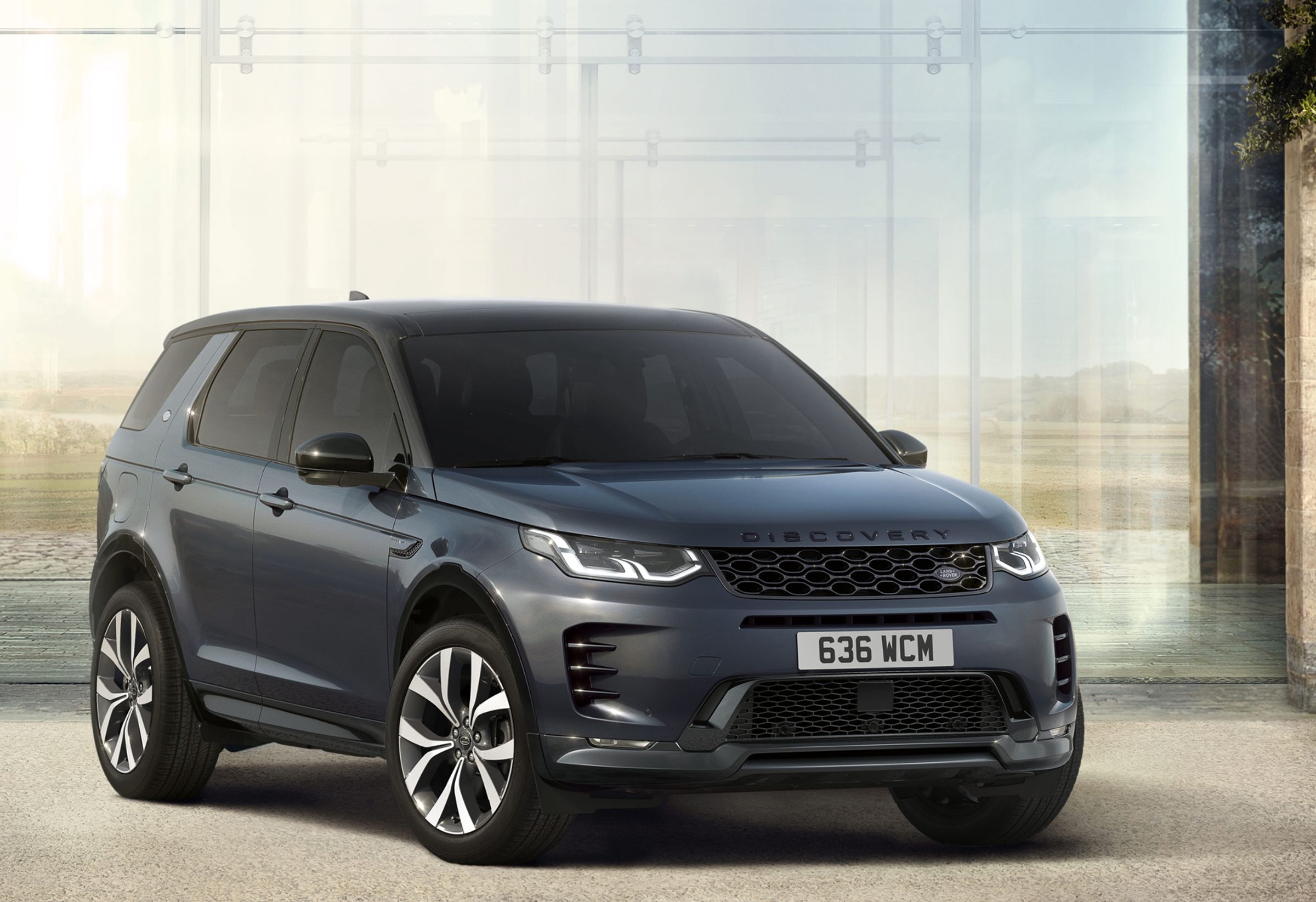JLR Taiwan台灣捷豹路虎宣布全新2024年式Discovery Sport P200 Dynamic SE與P250 Dynamic SE雙車型開始預售，建議預售價228萬與248萬起。