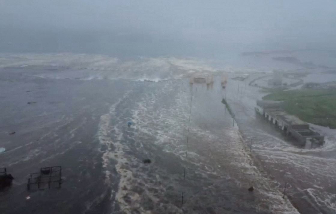 根據目視觀察，在堪察加與千島群島多個地點，海嘯高度達到5到6公尺。（翻攝畫面）