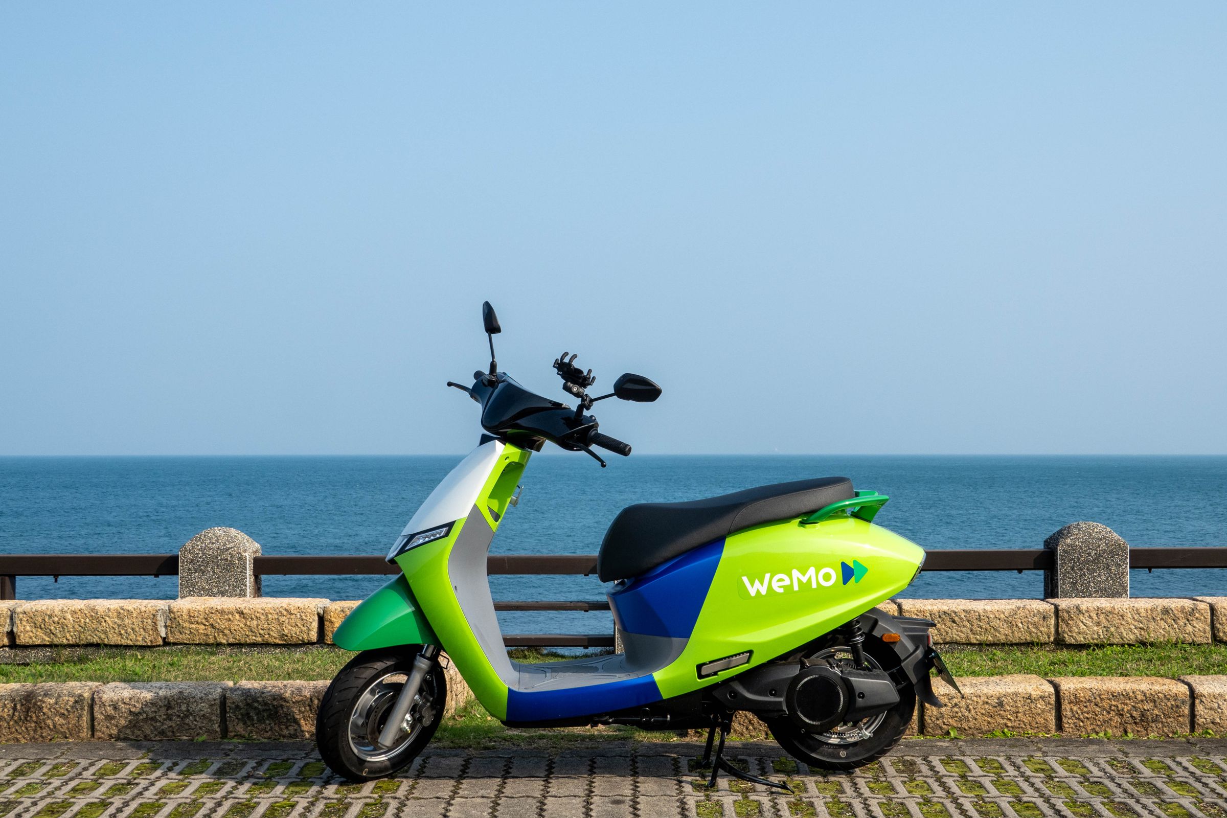 WeMo Scooter最新車款WeMo Fly於台南市營運，初期規劃在安平區、中西區、北區、永康區、東區、南區、仁德區提供服務。（台南市交通局提供）