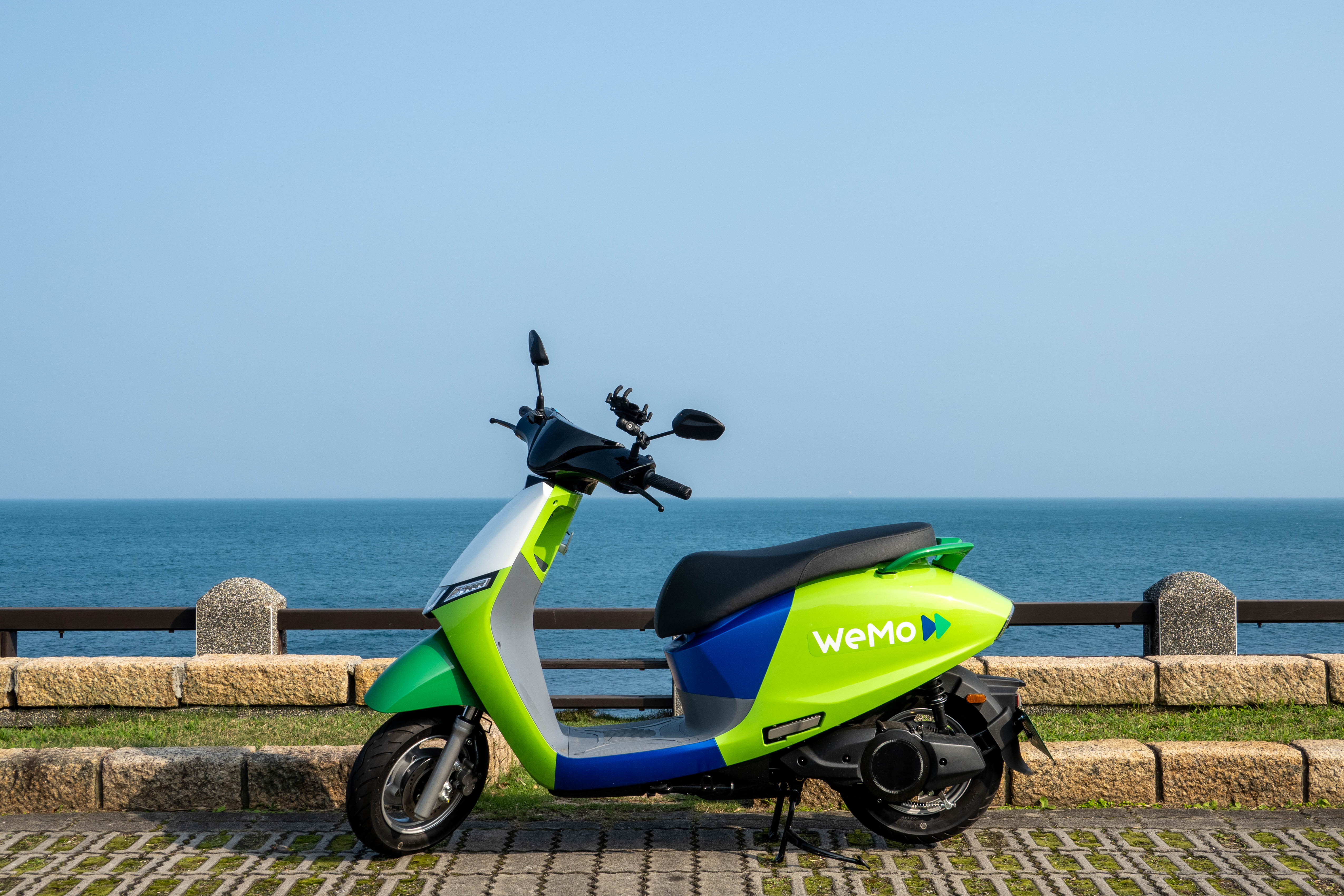 WeMo Scooter最新車款WeMo Fly於台南市營運，初期規劃在安平區、中西區、北區、永康區、東區、南區、仁德區提供服務。（台南市交通局提供）