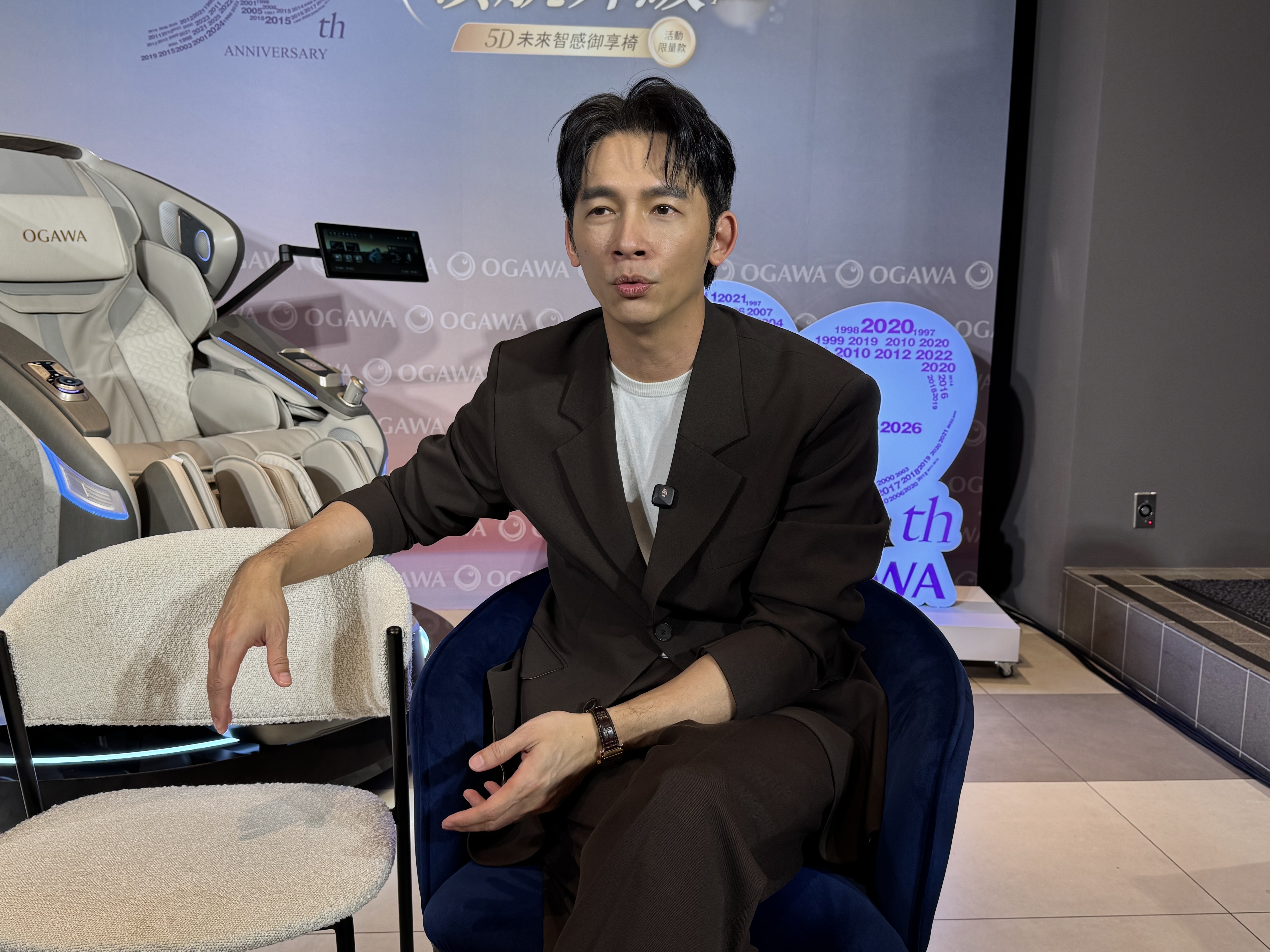 温昇豪為按摩椅品牌站台。