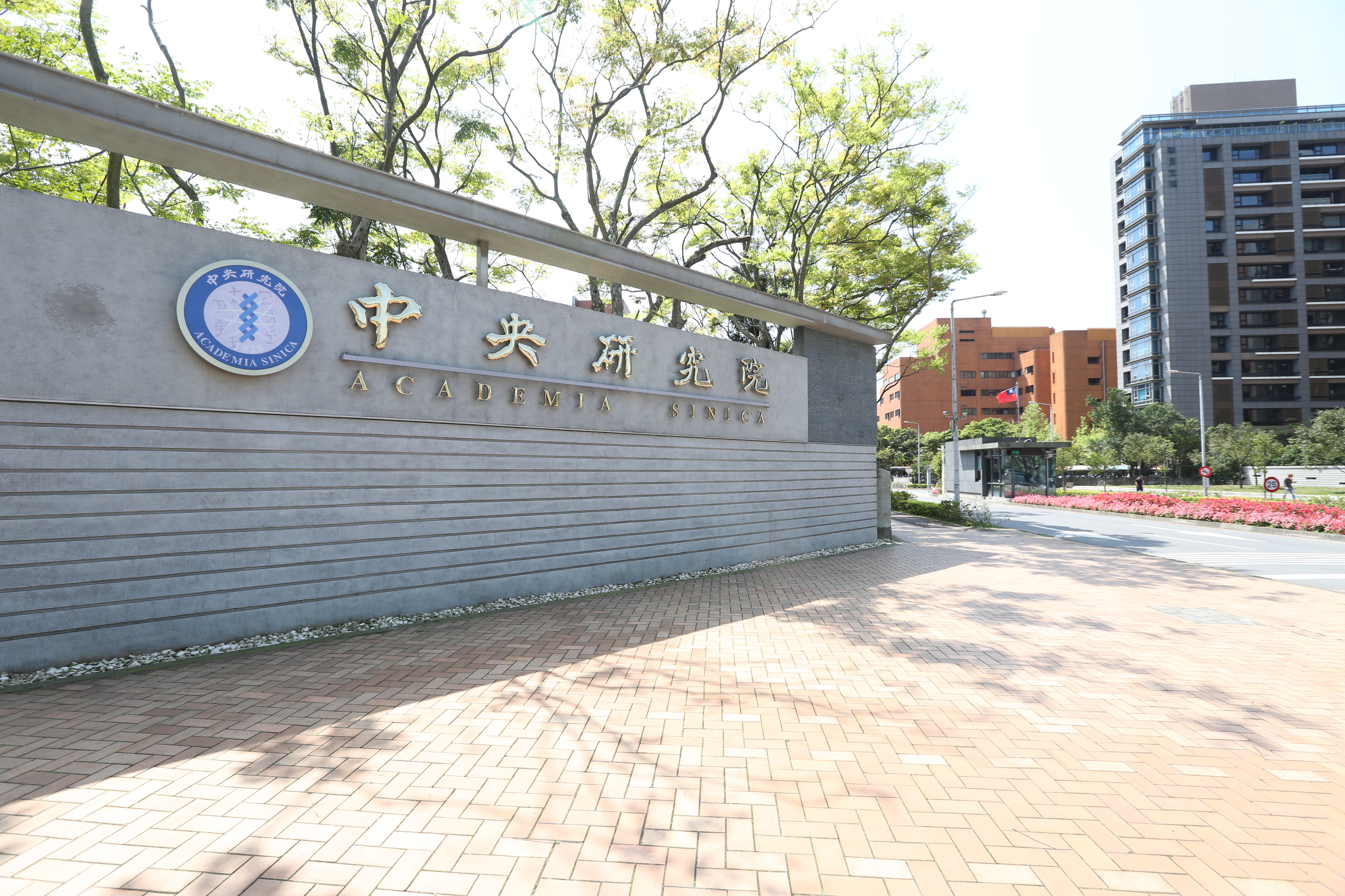 中研院去年發表的大型語言模型被抓包會稱國家領導人為習近平，今監委申請自動調查。