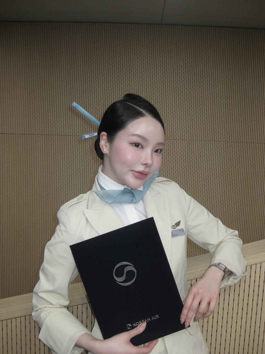 Jam在IG分享身著制服的紀念照，感嘆這份工作「曾是夢想，後來是教訓」。（翻攝自jammamyy IG）
