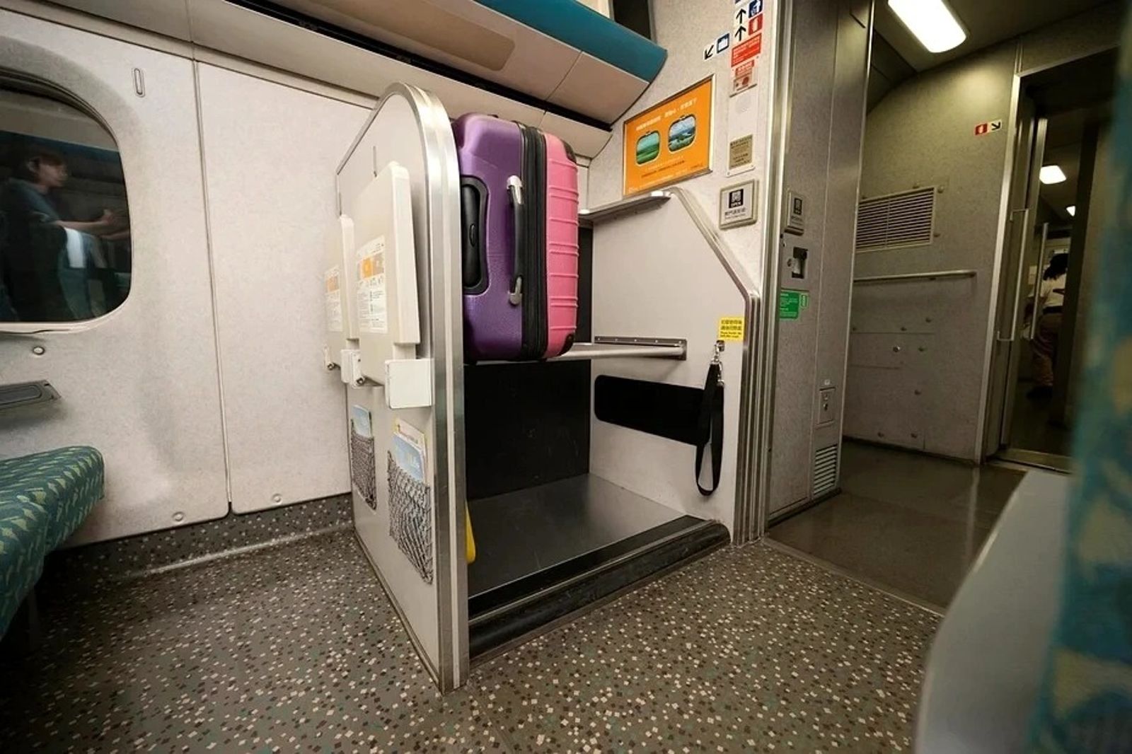 高鐵首組增設「雙層行李架」列車上路 大型行李收納量多45件