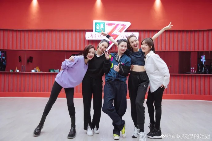 2021年張柏芝上《乘風破浪的姐姐2》，雖未成團，不過人氣再度飆升，也交到一群朋友。（翻攝自浪姐官博）