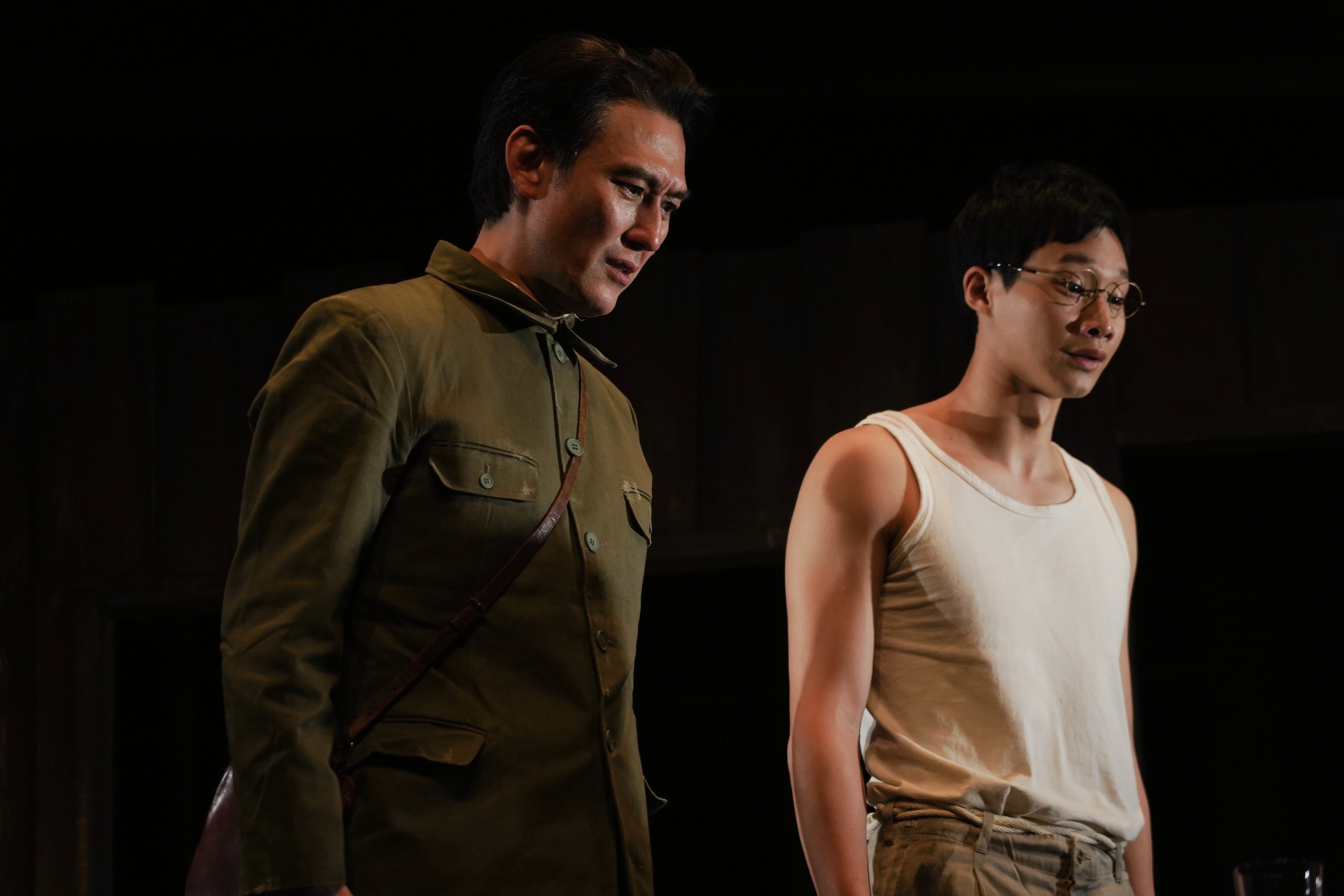 塚原大助（左）邀台灣演員黃冠智赴日演出《流浪樹》，前期在編寫劇本時也參考許多黃冠智的意見。（52PRO！提供）