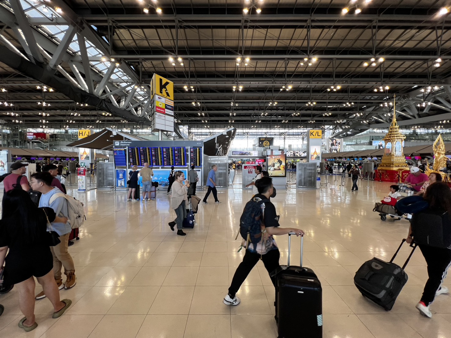 3台灣人入境泰國被逮捕，還被搜出19支手機。該圖僅為示意圖，非當事人。