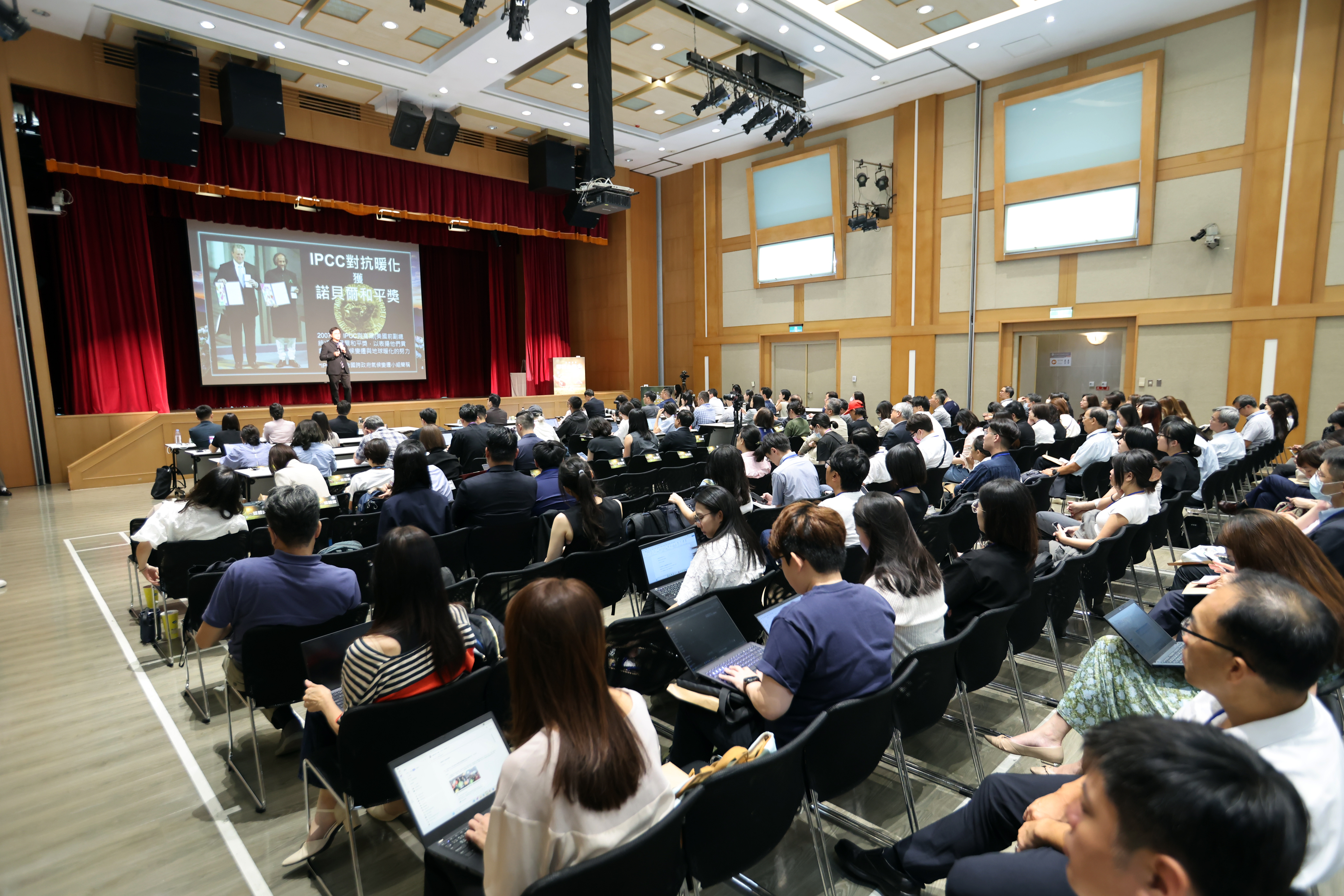 和碩集團董事長童子賢表示「太陽是永恆的，但是太陽能板不是」，重申「台灣需要核電幫忙」。