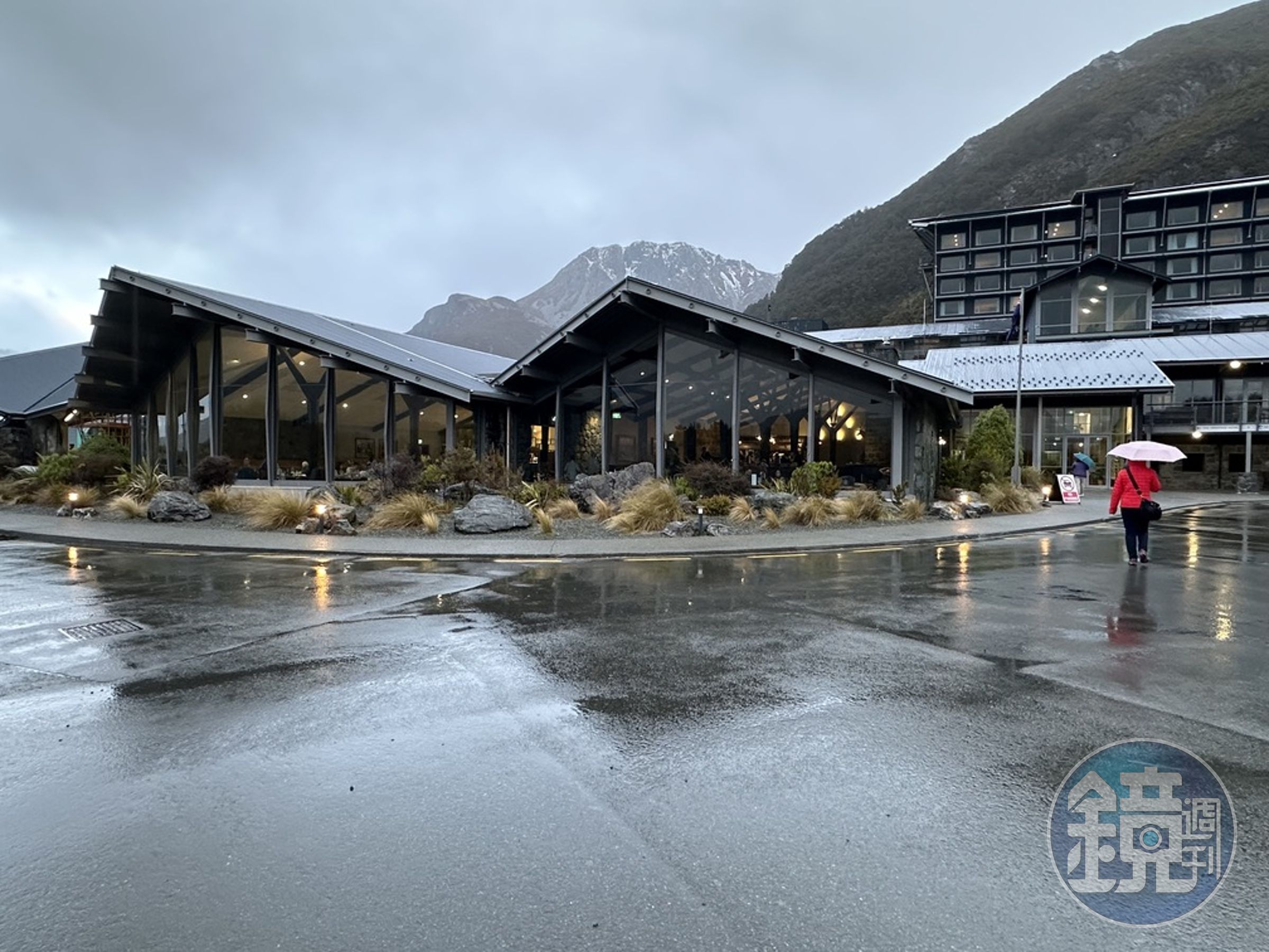 抵達庫克山國家公園裡唯一的飯店「隱士飯店」(The Hermitage Hotel)時是陰雨的天氣,看不見庫克山頭的壯闊。