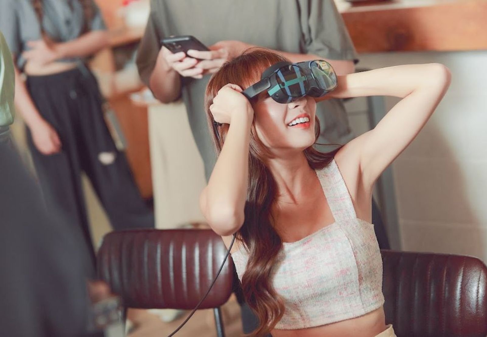 林襄即將推出《林襄沉浸式寫真》，還可用VR眼鏡和林襄互動。（圖／莉奈文創提供）