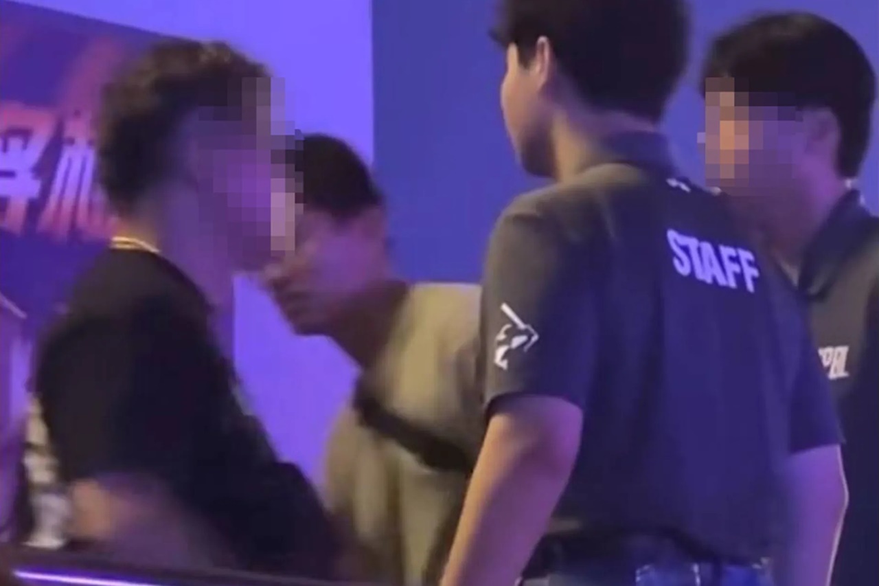 房仲掌摑工讀生遭網友肉搜，事件波及無辜的小吃店，被搞錯的網友狂刷負評。（翻攝自X）