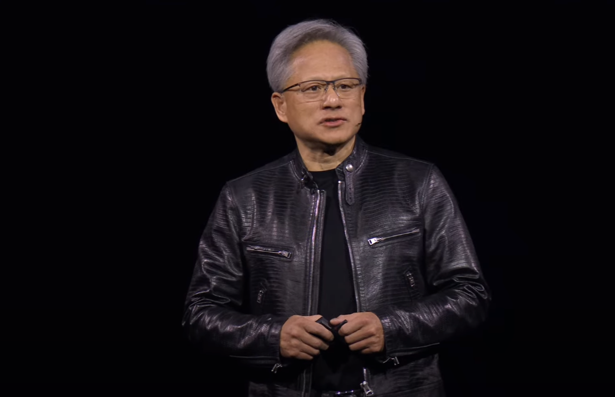 NVIDIA 創辦人暨執行長黃仁勳在GTC 2024主題演講時,將台灣天氣預報搬到活動現場,大秀AI模擬硬實力。(翻攝NVIDIA YouTube)