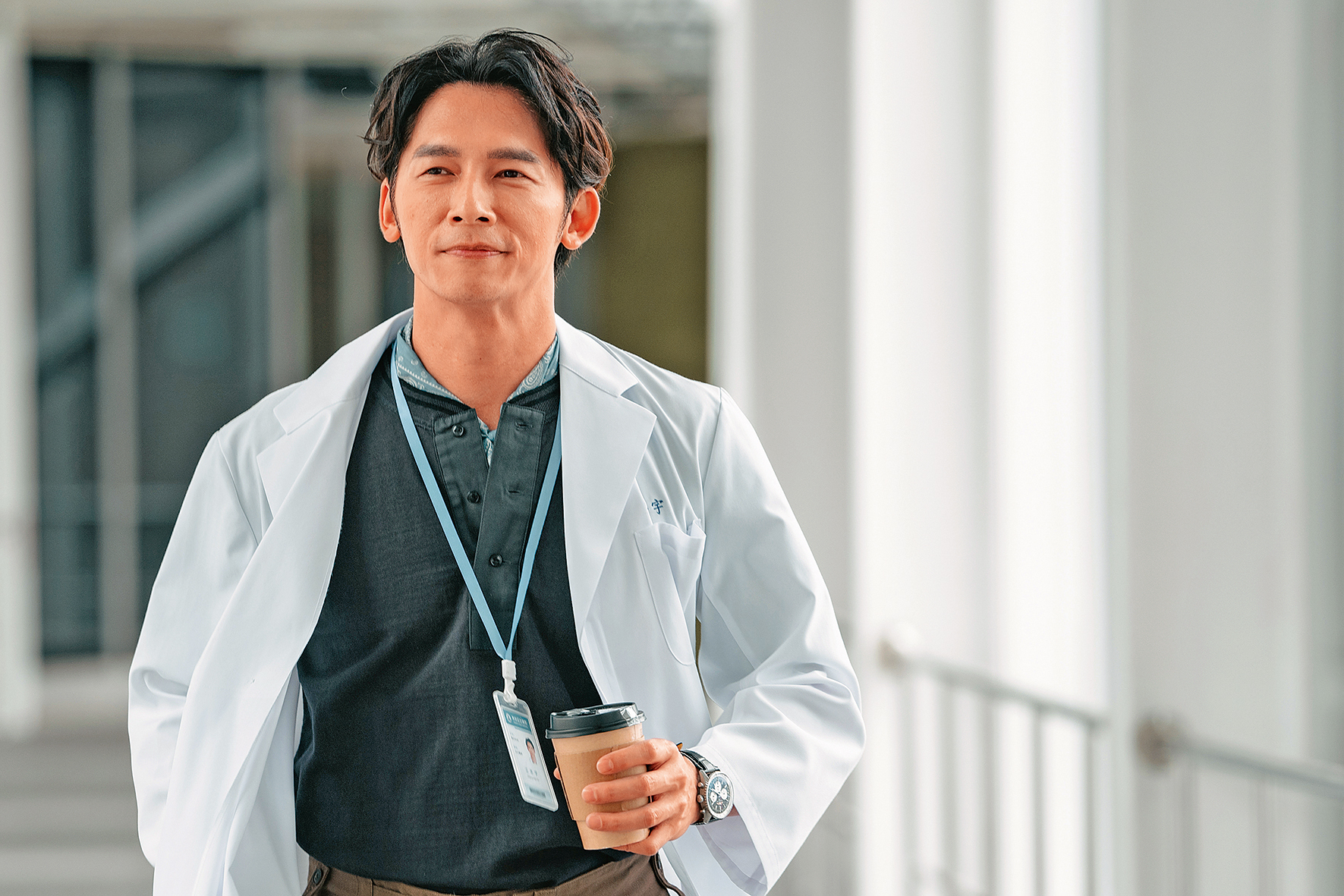 温昇豪身兼《整形過後》的男主角與幕後監製，是台灣第一齣以整形外科為主題的電視劇。（六魚文創提供）