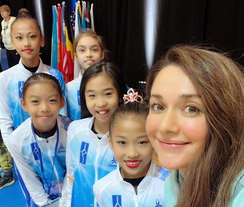 瑞莎帶著體操小選手出國征戰，贏得多面獎牌。（翻攝自瑞莎臉書）